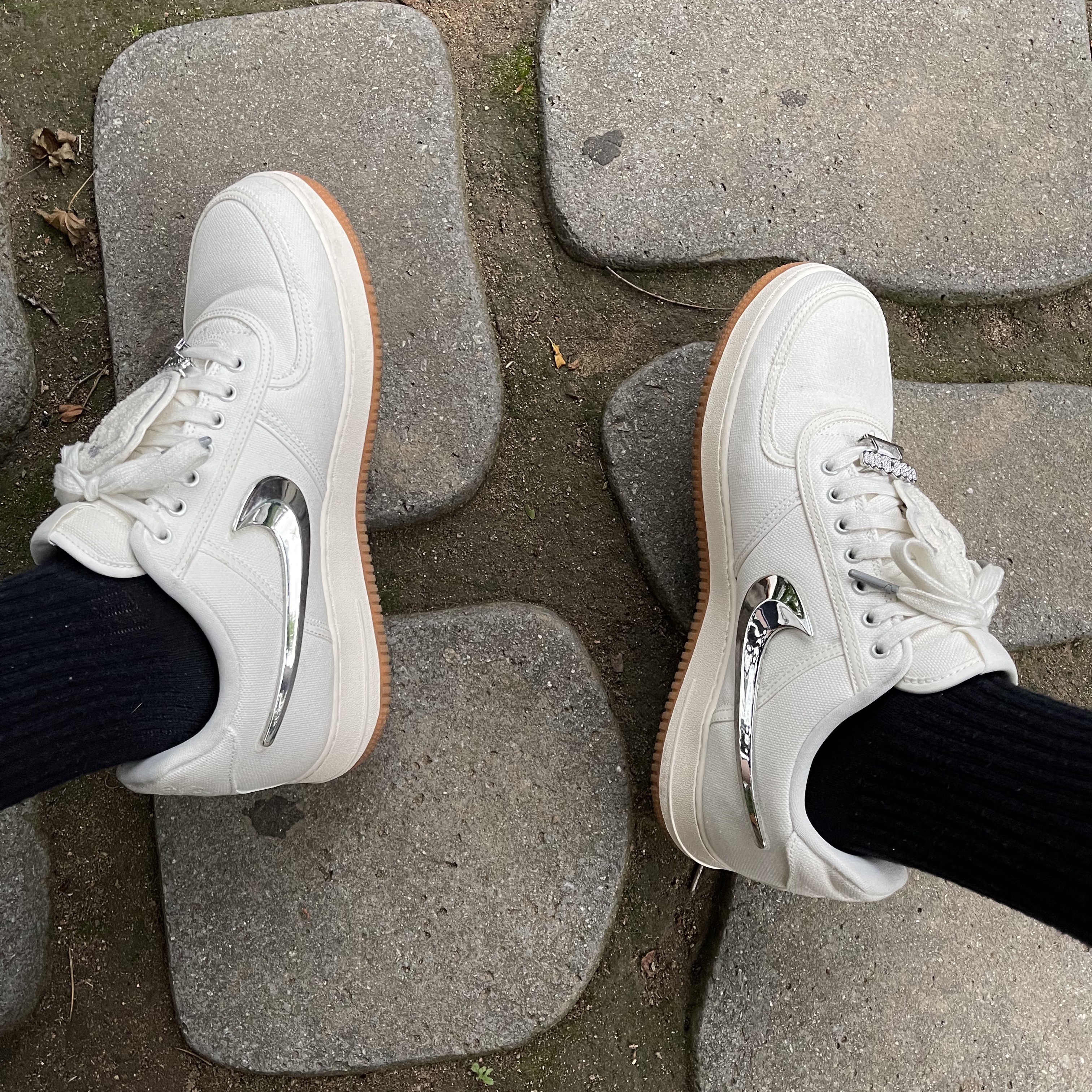 Nike x Travis Scott Air Force 1 Low Sail 착용 스타일 - 2