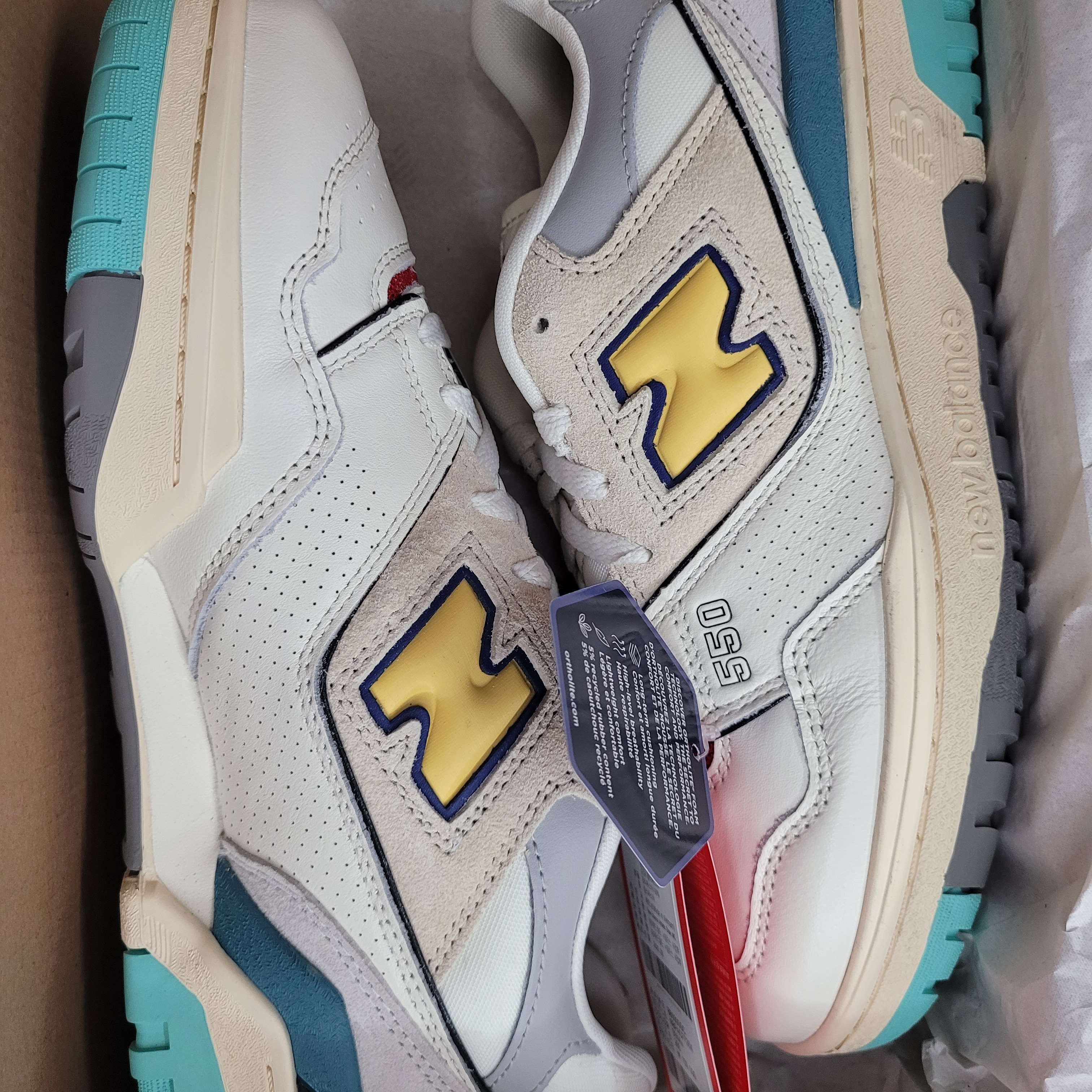 New Balance 550 Sea Salt Yellow - 2E Wide 착용 스타일 - 5