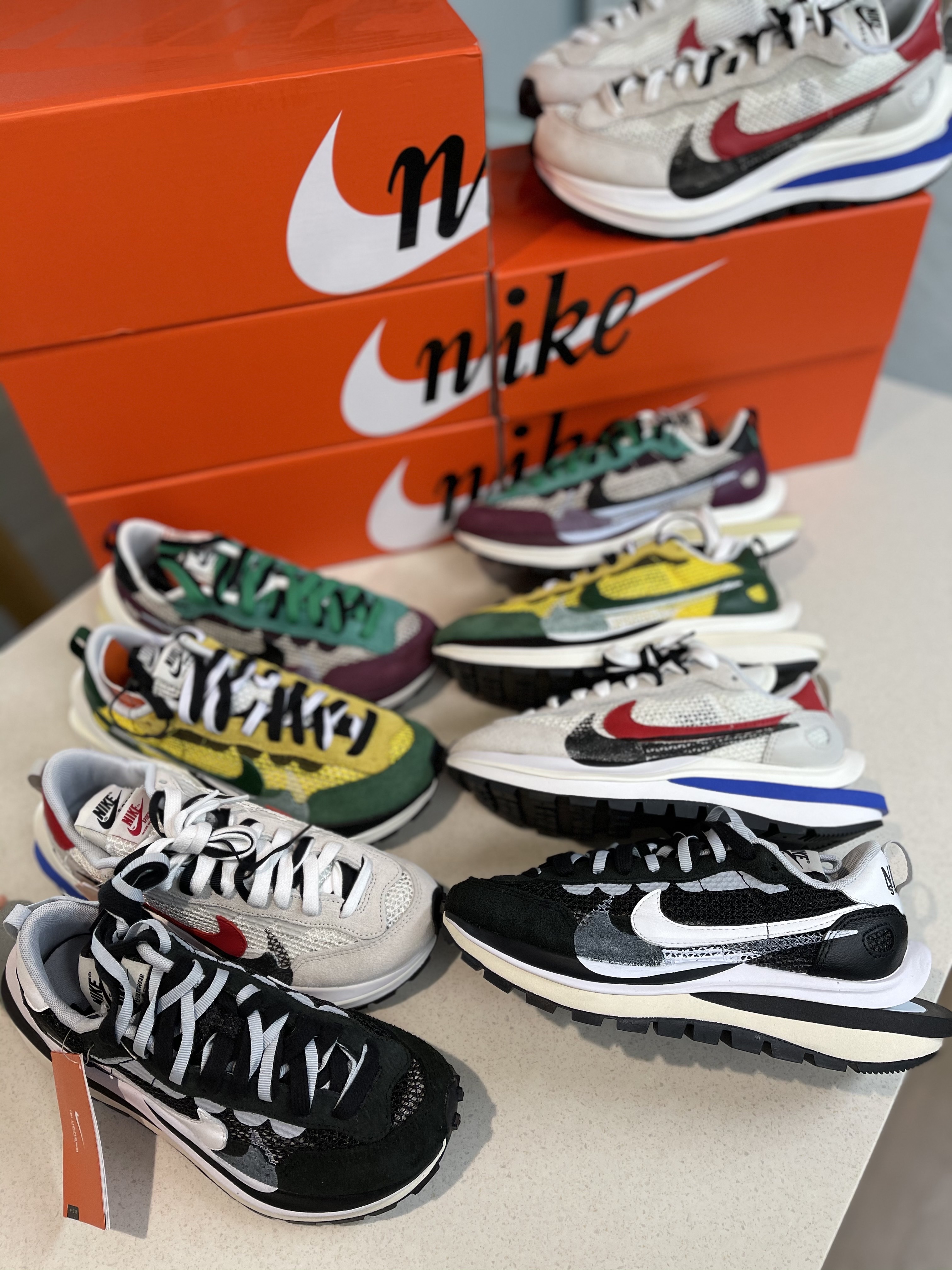 Jordan 1 Retro High OG Black Mocha, Jordan 1 x Travis Scott x Fragment Retro Low OG SP Military Blue 착용 스타일 - 4