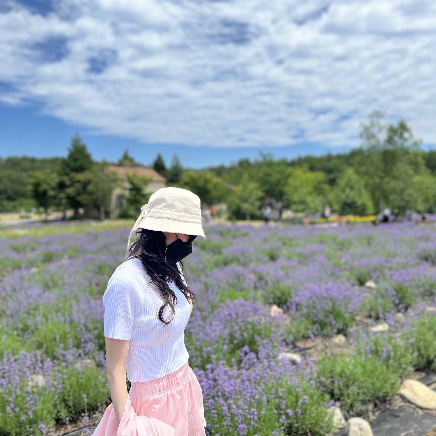 Jacquemus Le Bob Gadjo Bow Bucket Hat Off White, (Kids) Nike Everyday Plus Socks Dark Pink White (6 Pack/Korean Ver.) 착용 스타일 - 2