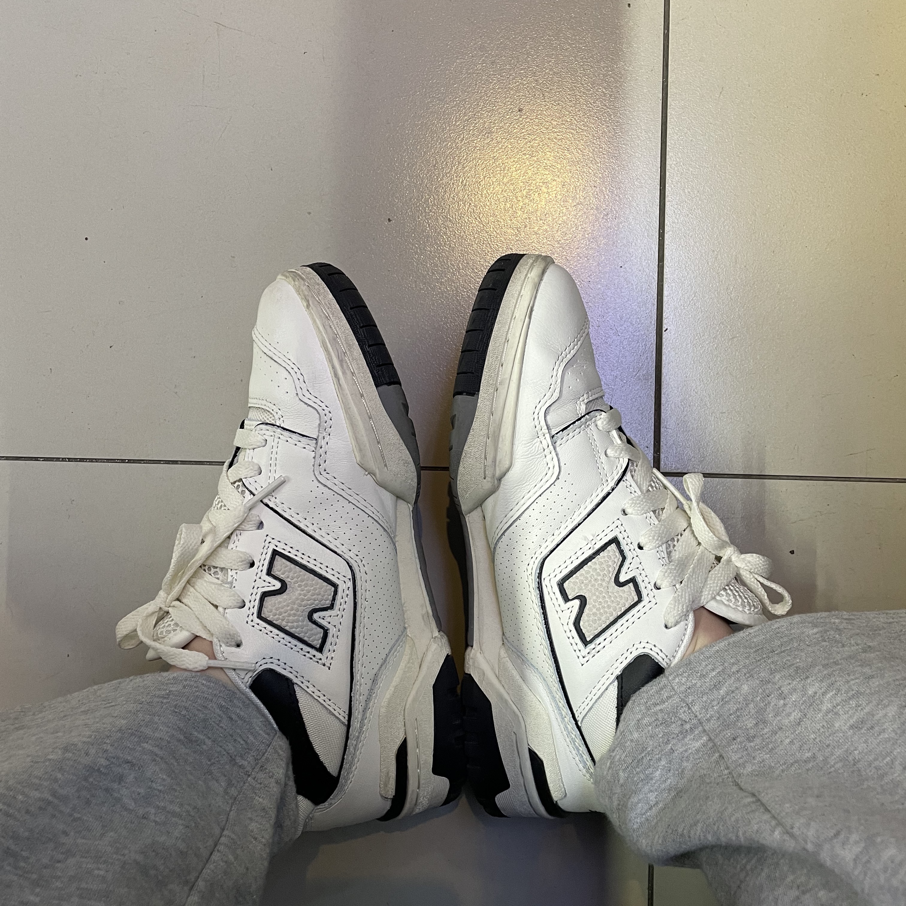 New Balance 550 White Grey - D Standard 착용 스타일 - 1