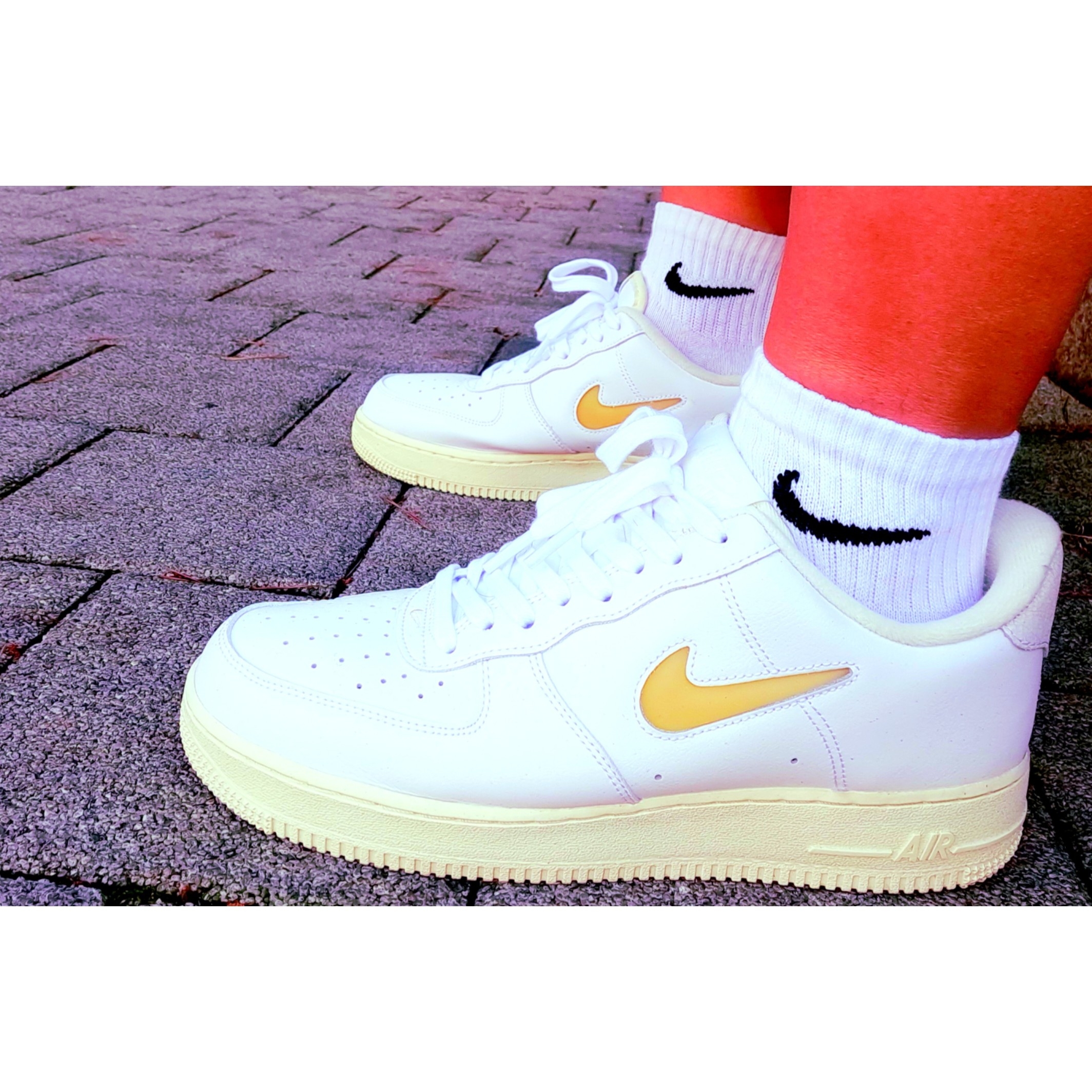 Nike Air Force 1 '07 LX Pale Vanilla 착용 스타일 - 1