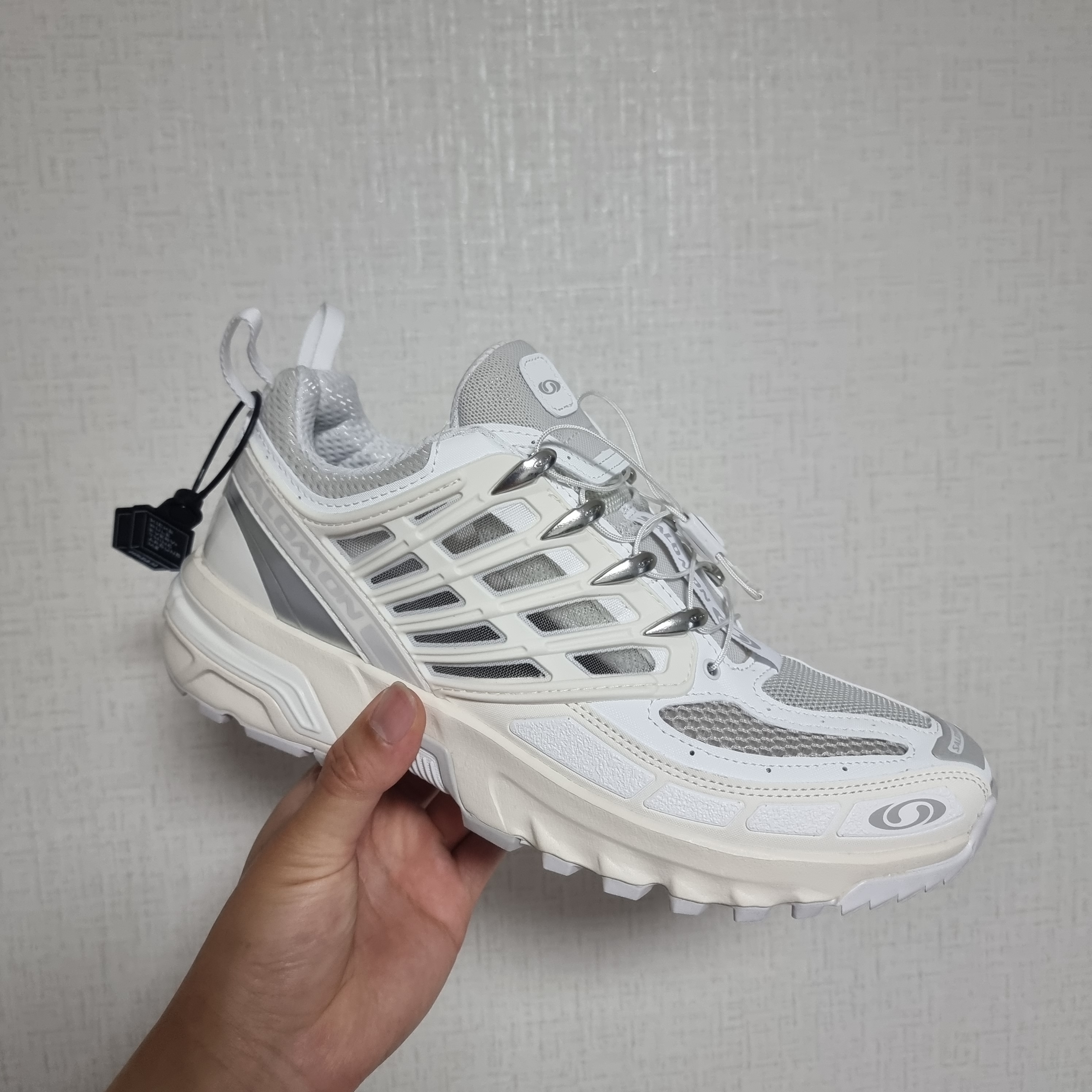 Salomon ACS Pro ADV Vanilla Lunar Rock 착용 스타일 - 1