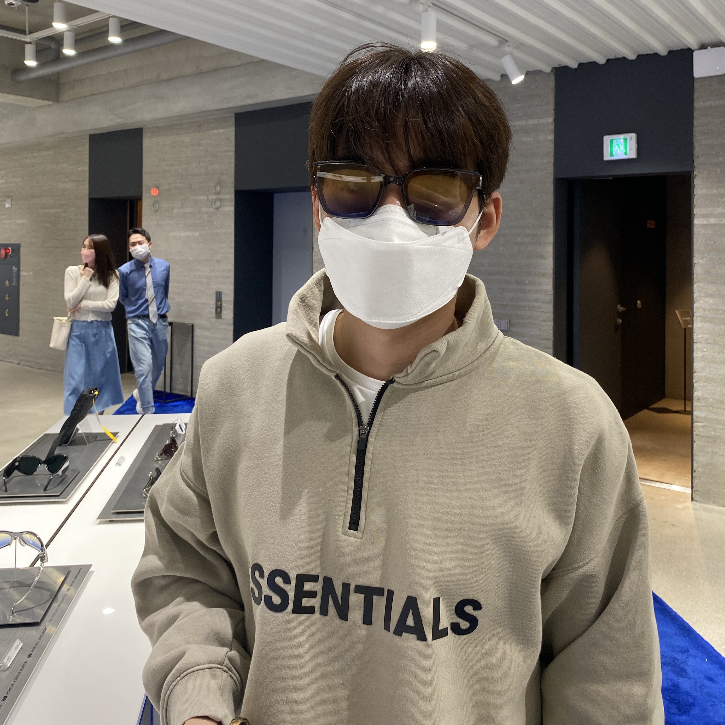 Essentials Half-Zip Pullover Olive - 20FW 착용 스타일