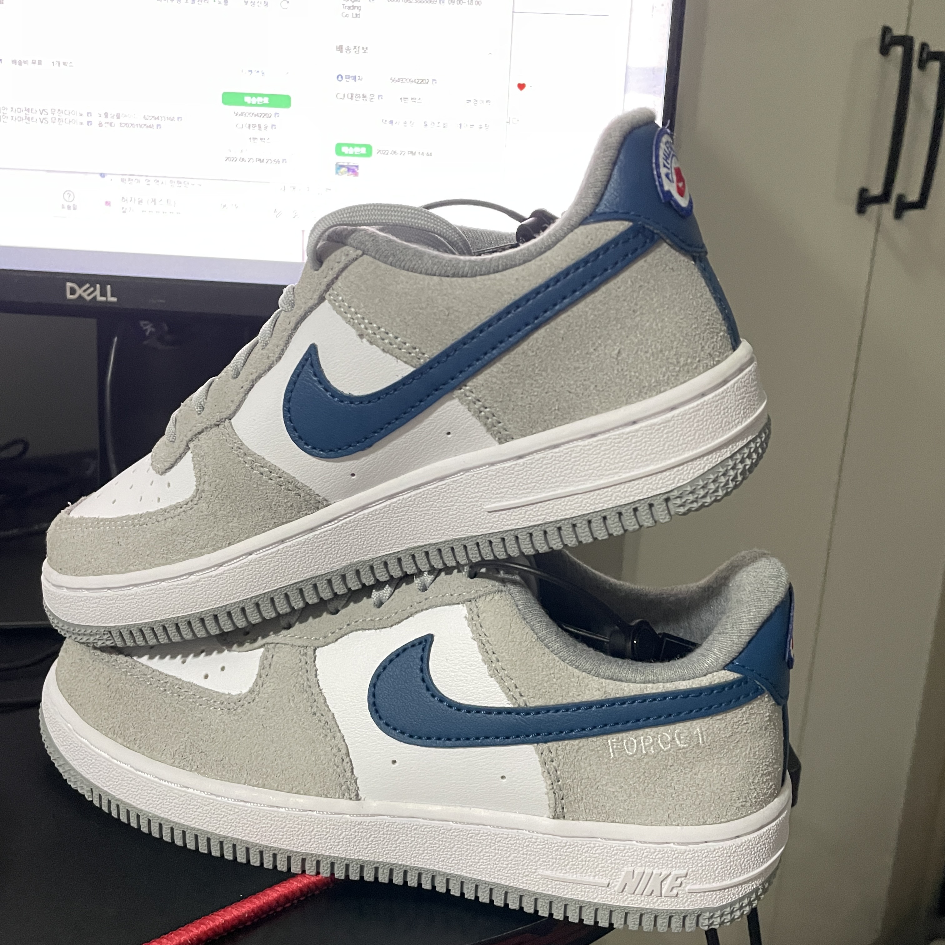 (PS) Nike Air Force 1 LV8 Athletic Club Light Smoke Grey Marina 착용 스타일