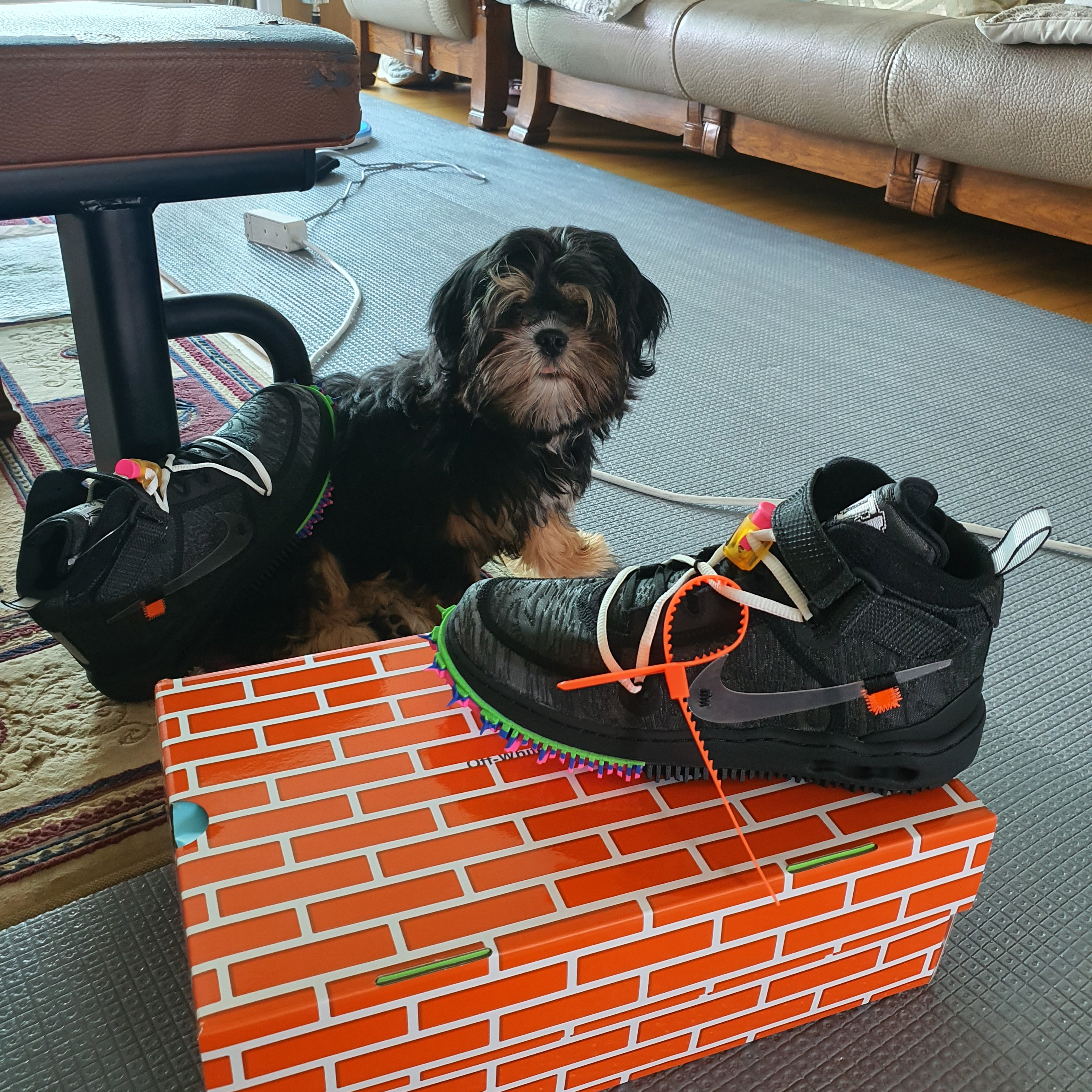Nike x Off-White Air Force 1 Mid SP Black 착용 스타일 - 2