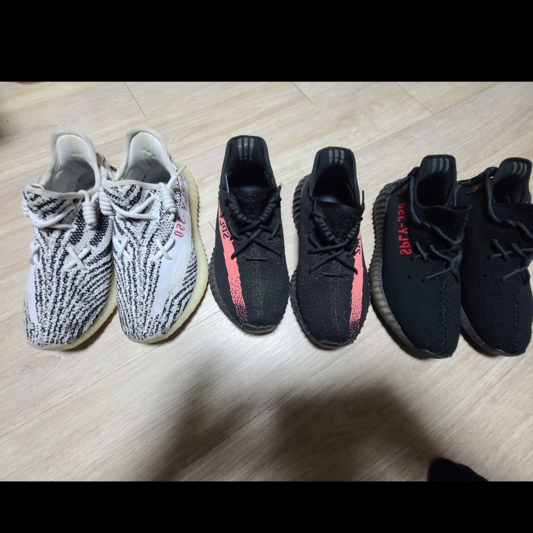 Adidas Yeezy Boost 350 V2 Zebra 2017/2019/2020, Adidas Yeezy Boost 350 V2 Core Black Red 2016 착용 스타일 - 2