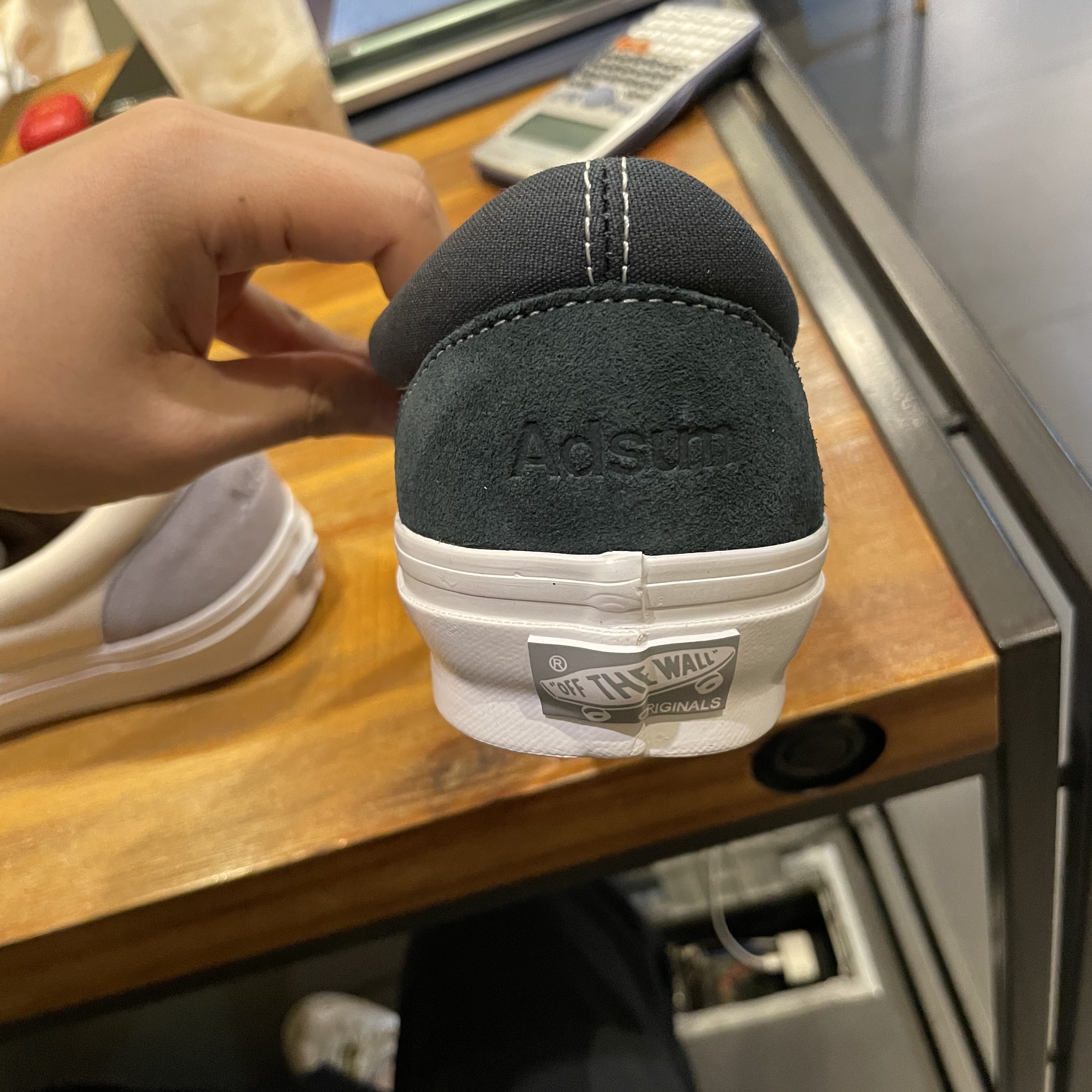 Vans Vault x Adsum OG Era LX Alloy True White 착용 스타일 - 4