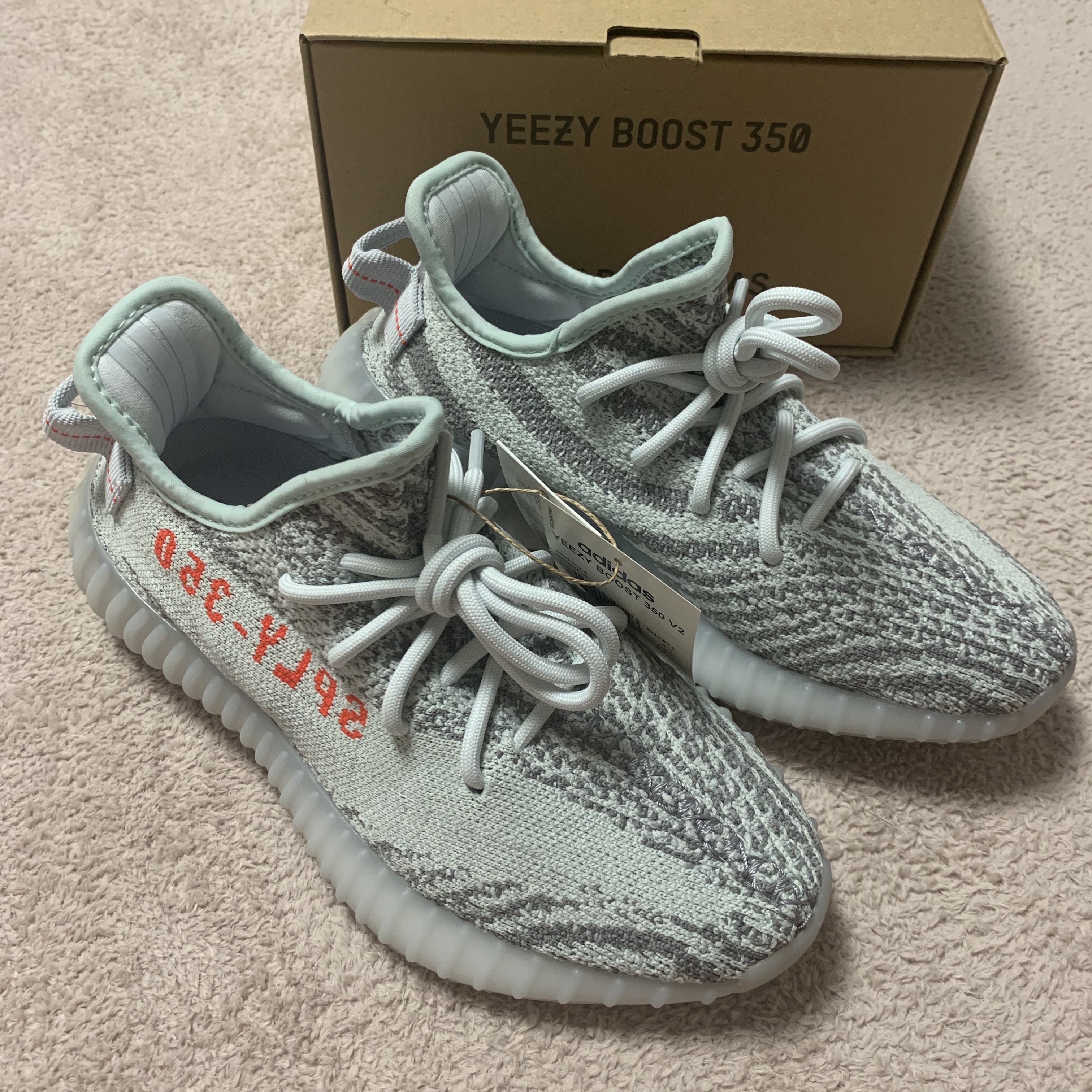 Adidas Yeezy Boost 350 V2 Blue Tint 2017 착용 스타일 - 1