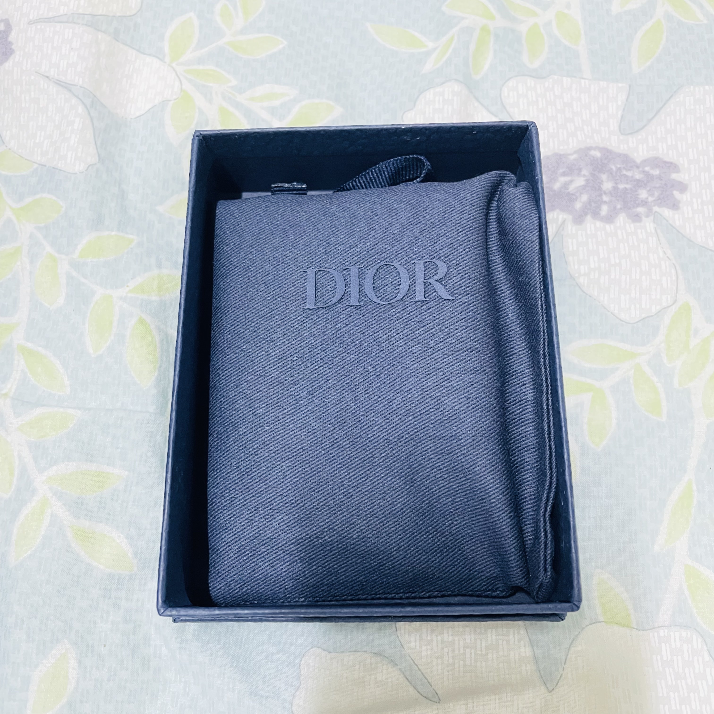 Dior Card Holder Beige & Black Dior Oblique Jacquard 착용 스타일 - 3