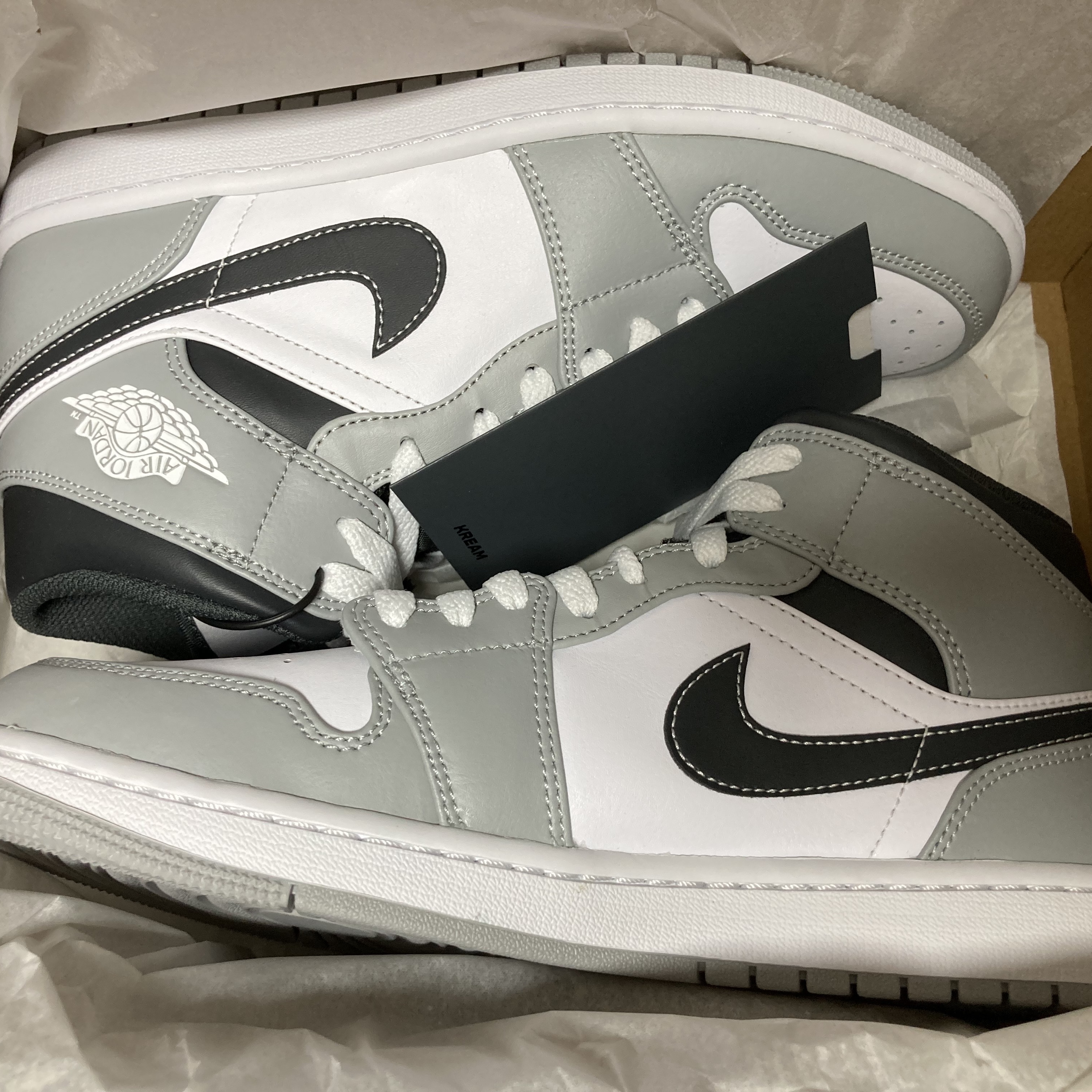 Jordan 1 Mid Light Smoke Grey Anthracite 착용 스타일