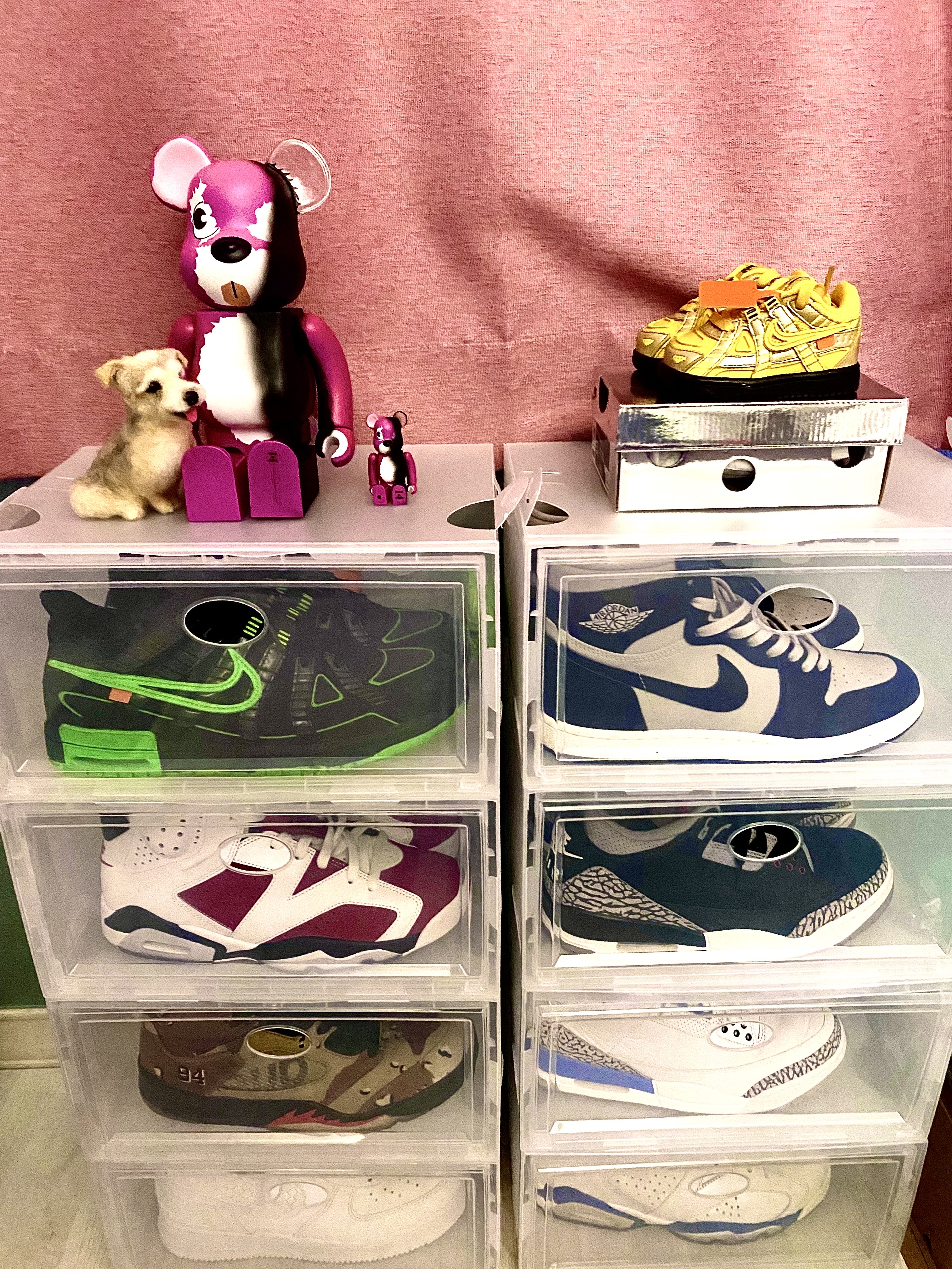 Bearbrick Breaking Bad Pink Bear 100% & 400% Set, (TD) Nike x Off-White Air Rubber Dunk University Gold 착용 스타일