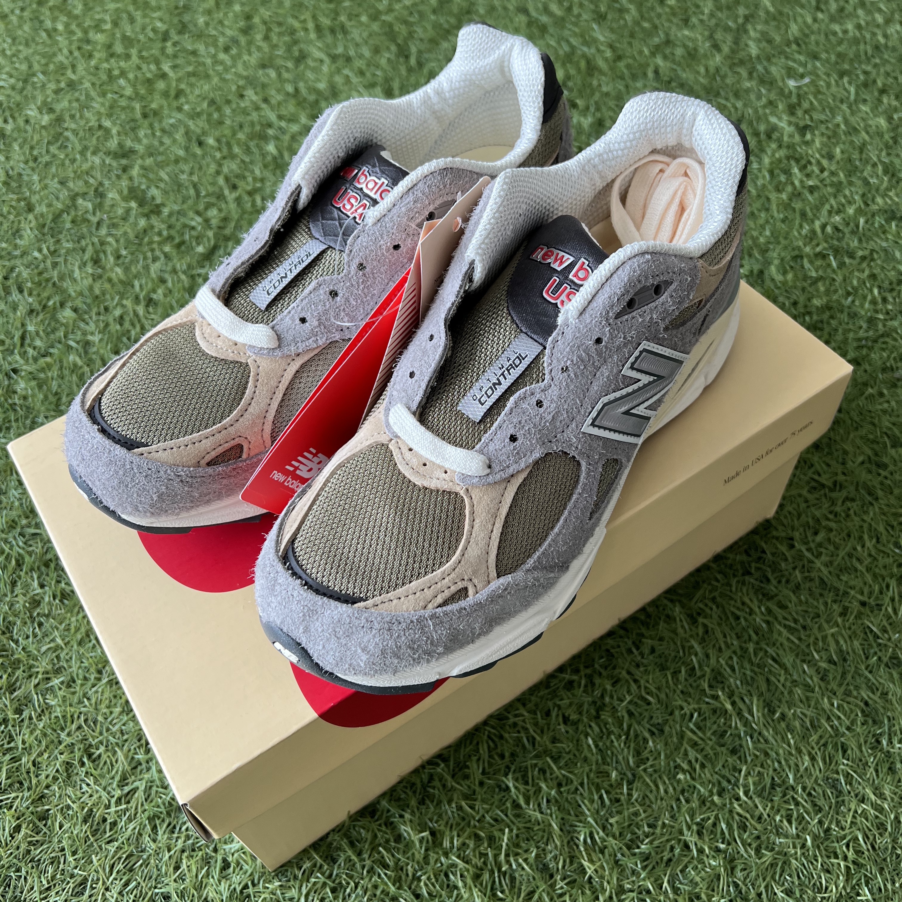 New Balance 990v3 Made in USA Marblehead Incense 착용 스타일 - 1
