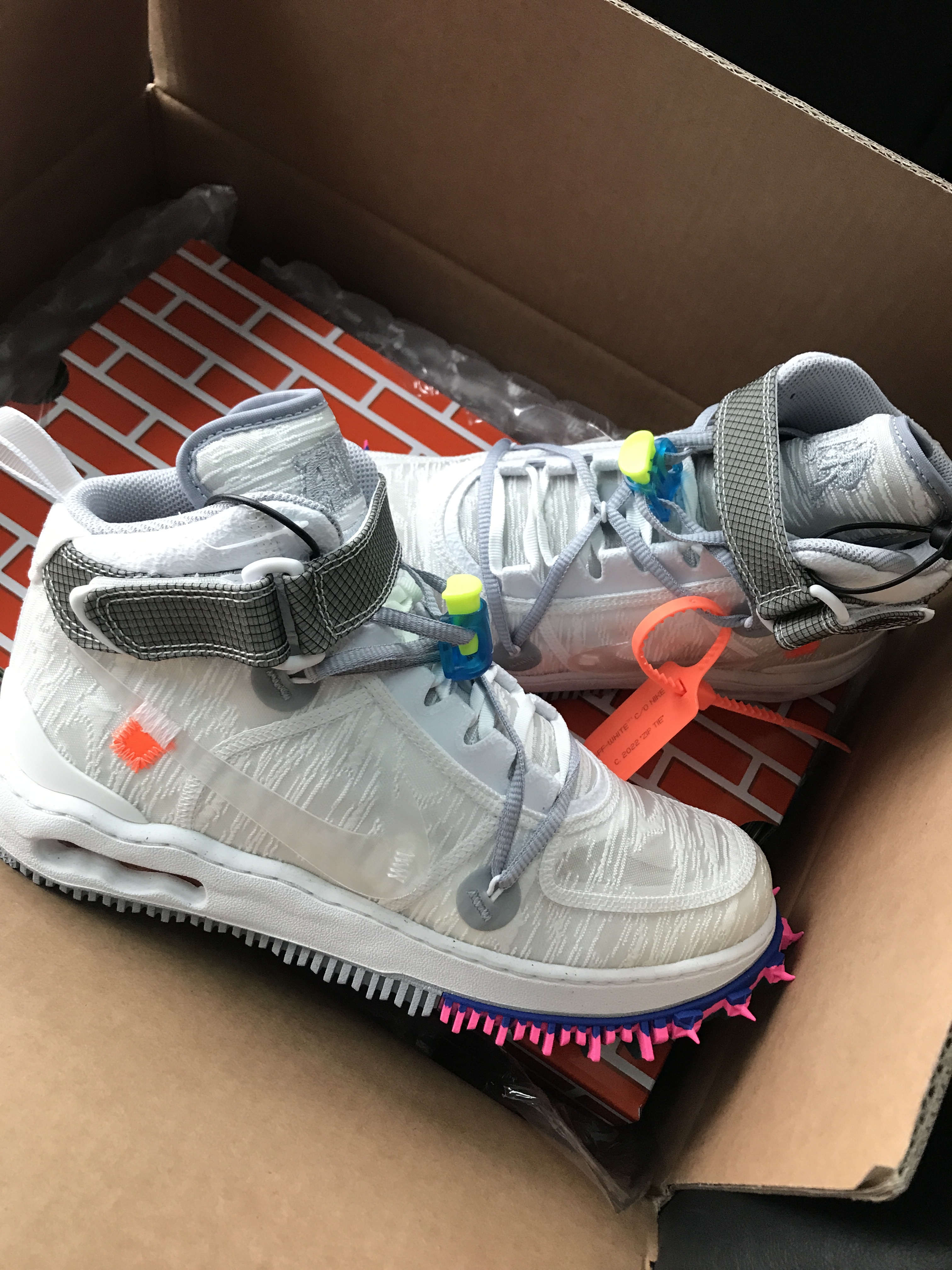 Nike x Off-White Air Force 1 Mid SP White 착용 스타일 - 3