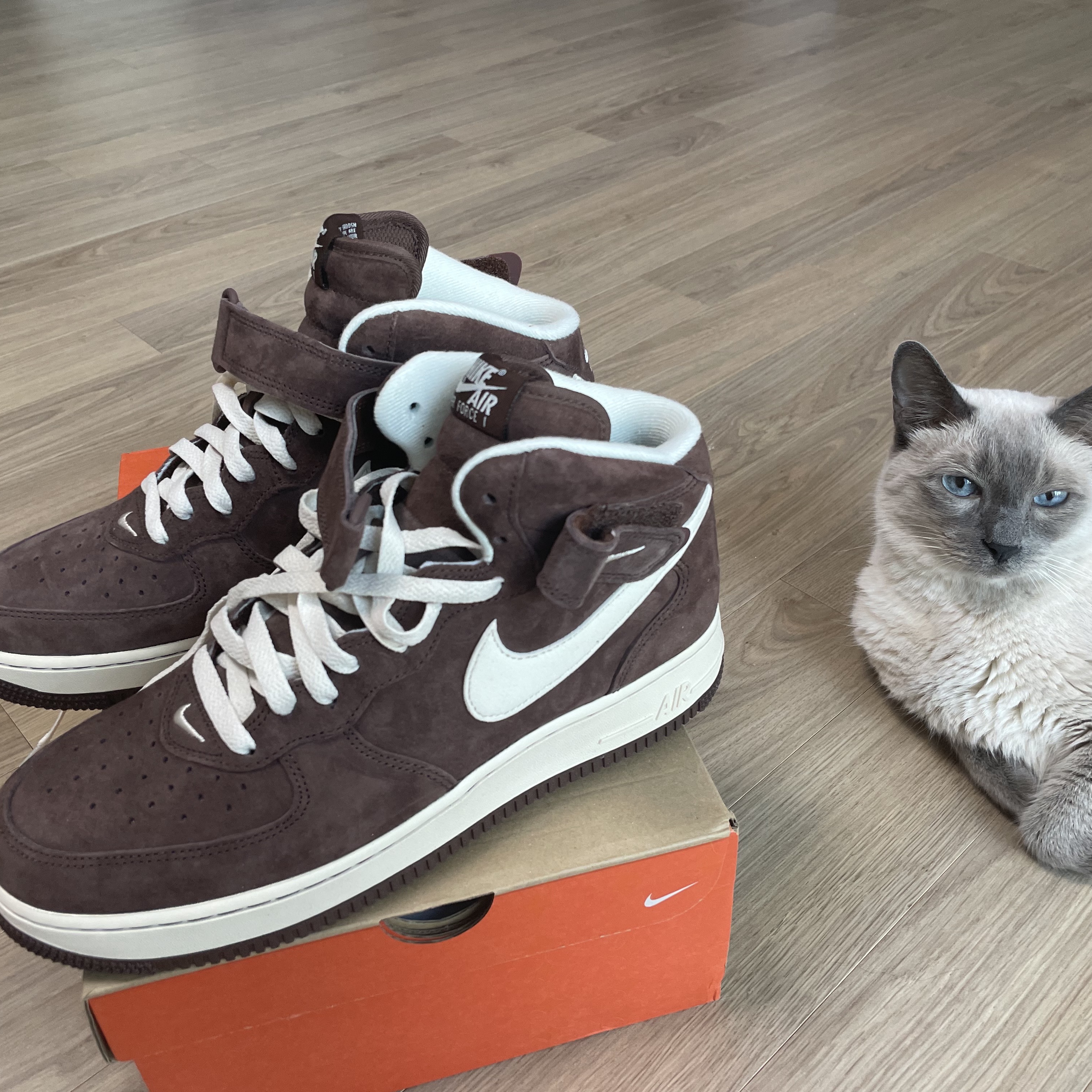 Nike Air Force 1 Mid '07 QS Chocolate 착용 스타일 - 1