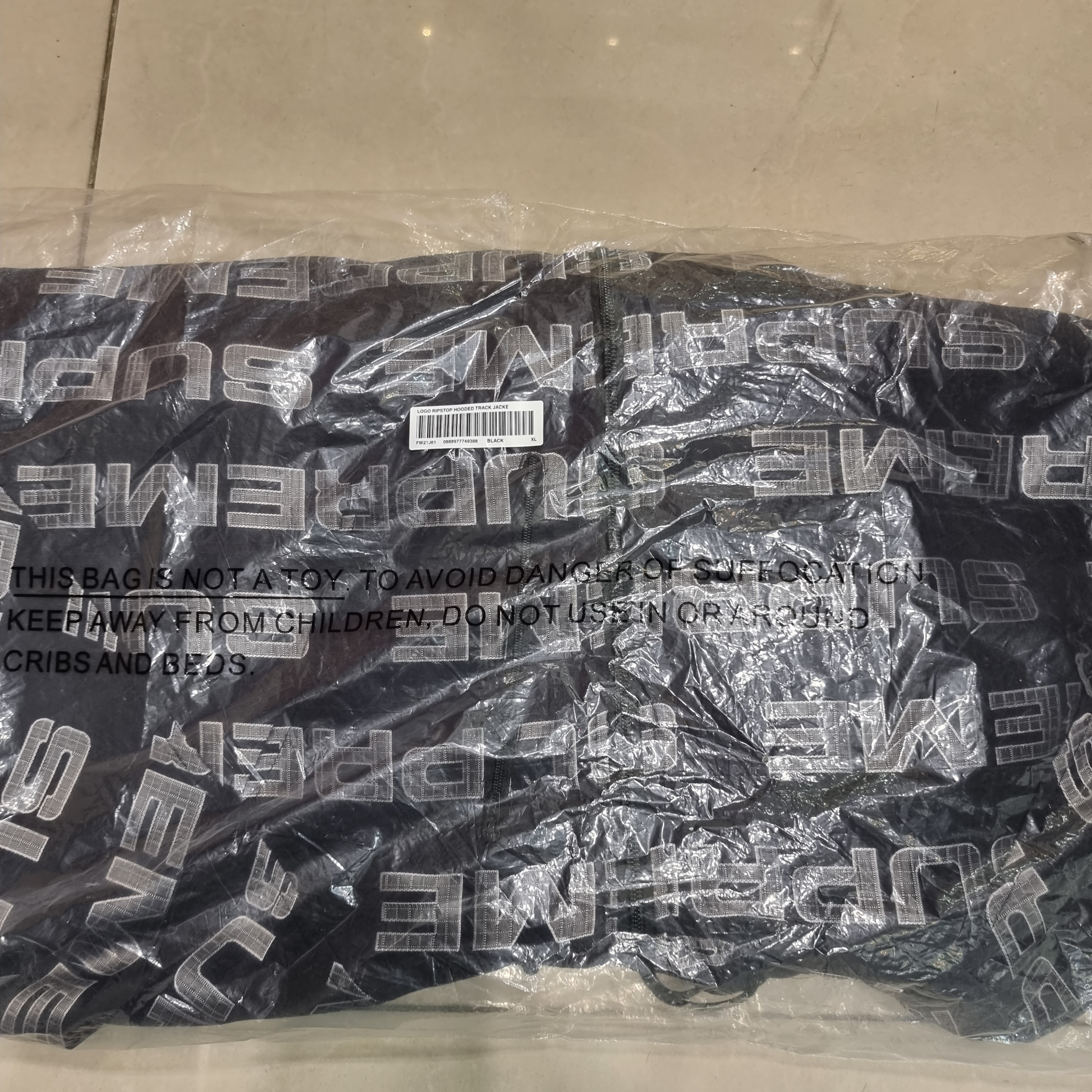 Supreme Logo Ripstop Hooded Track Jacket Black - 21FW 착용 스타일 - 2