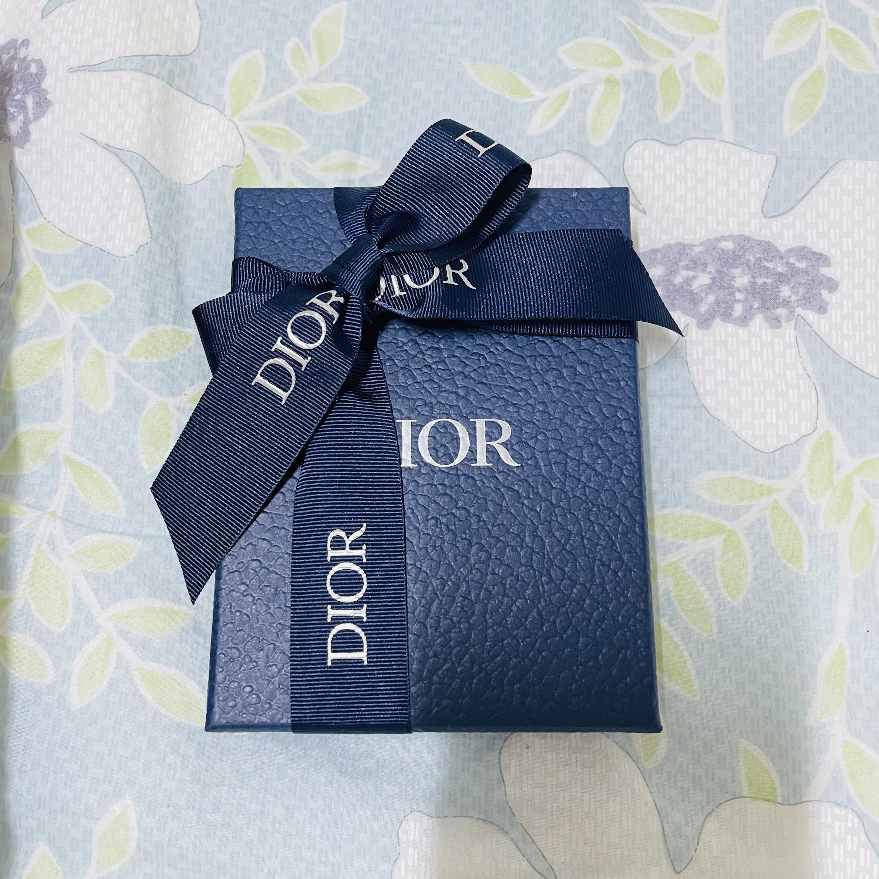 Dior Card Holder Beige & Black Dior Oblique Jacquard 착용 스타일 - 2