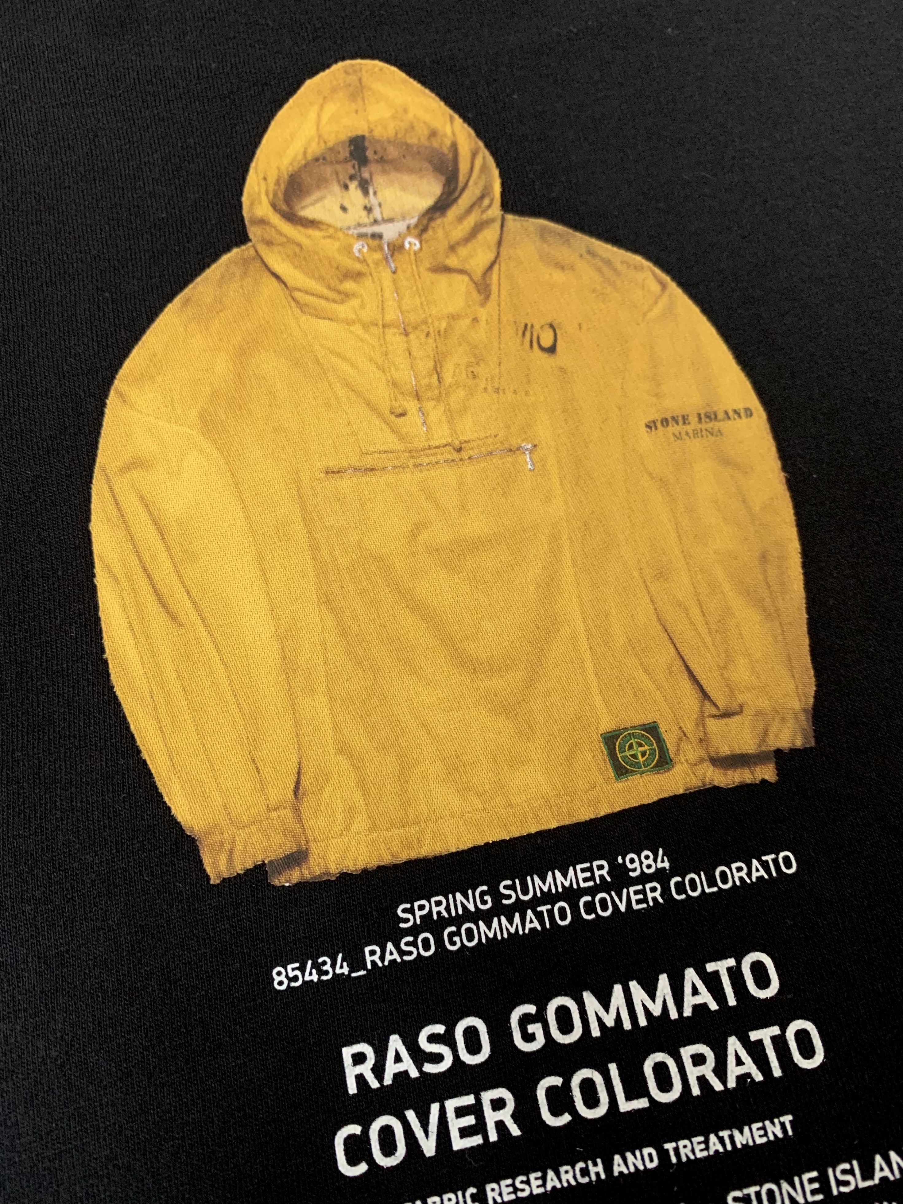 Stone Island 2NS91 30/1 Archivo Raso Gommato Cover Colorato Print Garment Dyed T-Shirt Black - 22SS 착용 스타일 - 1