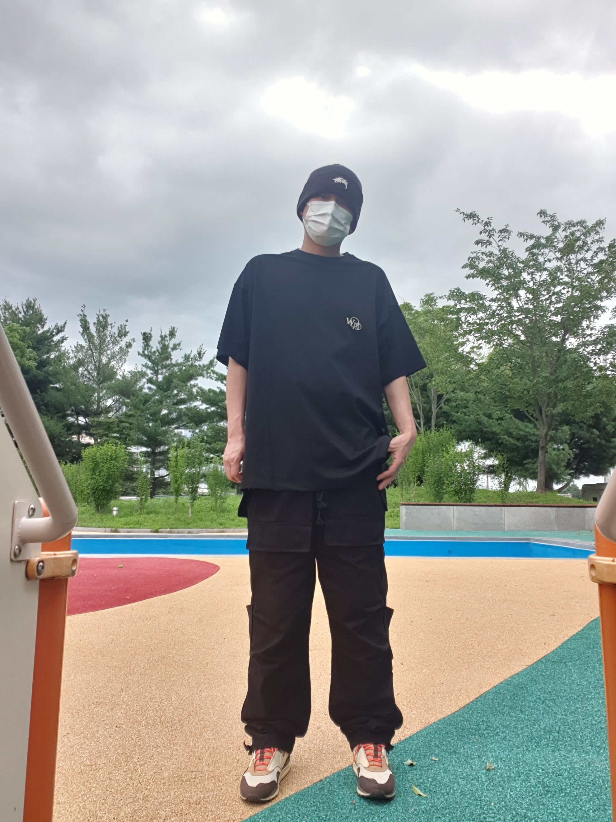 Wooyoungmi Multi Flower T-Shirt Black - 22SS, Nike x Travis Scott Air Max 1 Cact.us Brown 착용 스타일 - 1