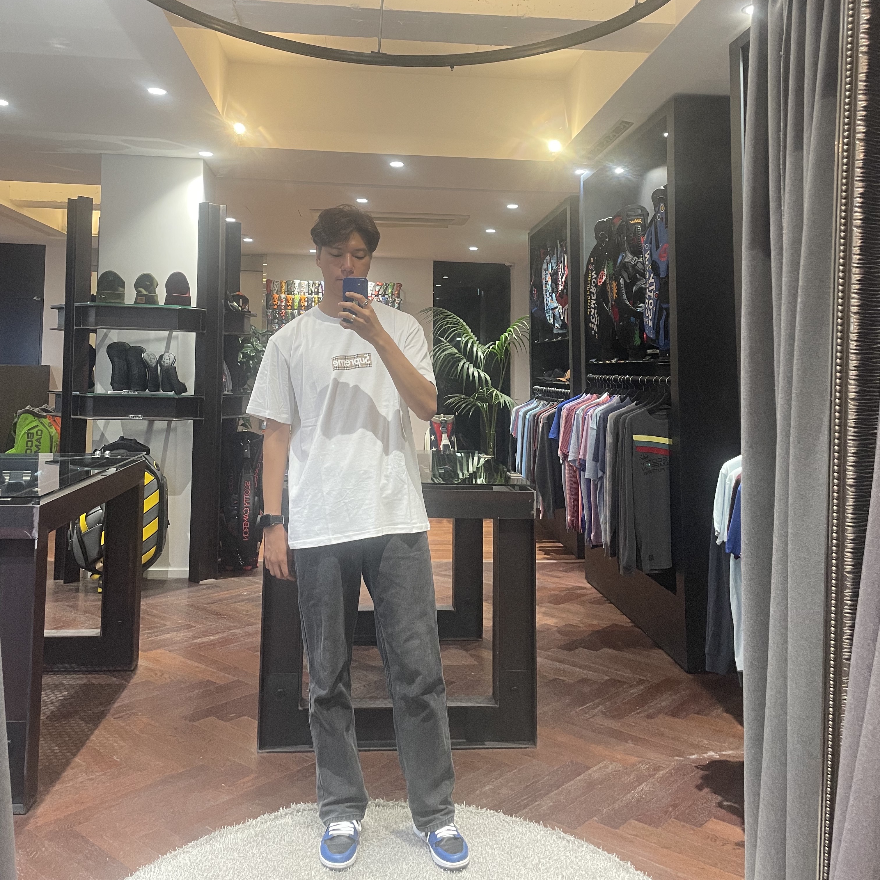 Supreme x Burberry Box Logo T-Shirt White - 22SS, Jordan 1 Retro High OG Dark Marina Blue 착용 스타일