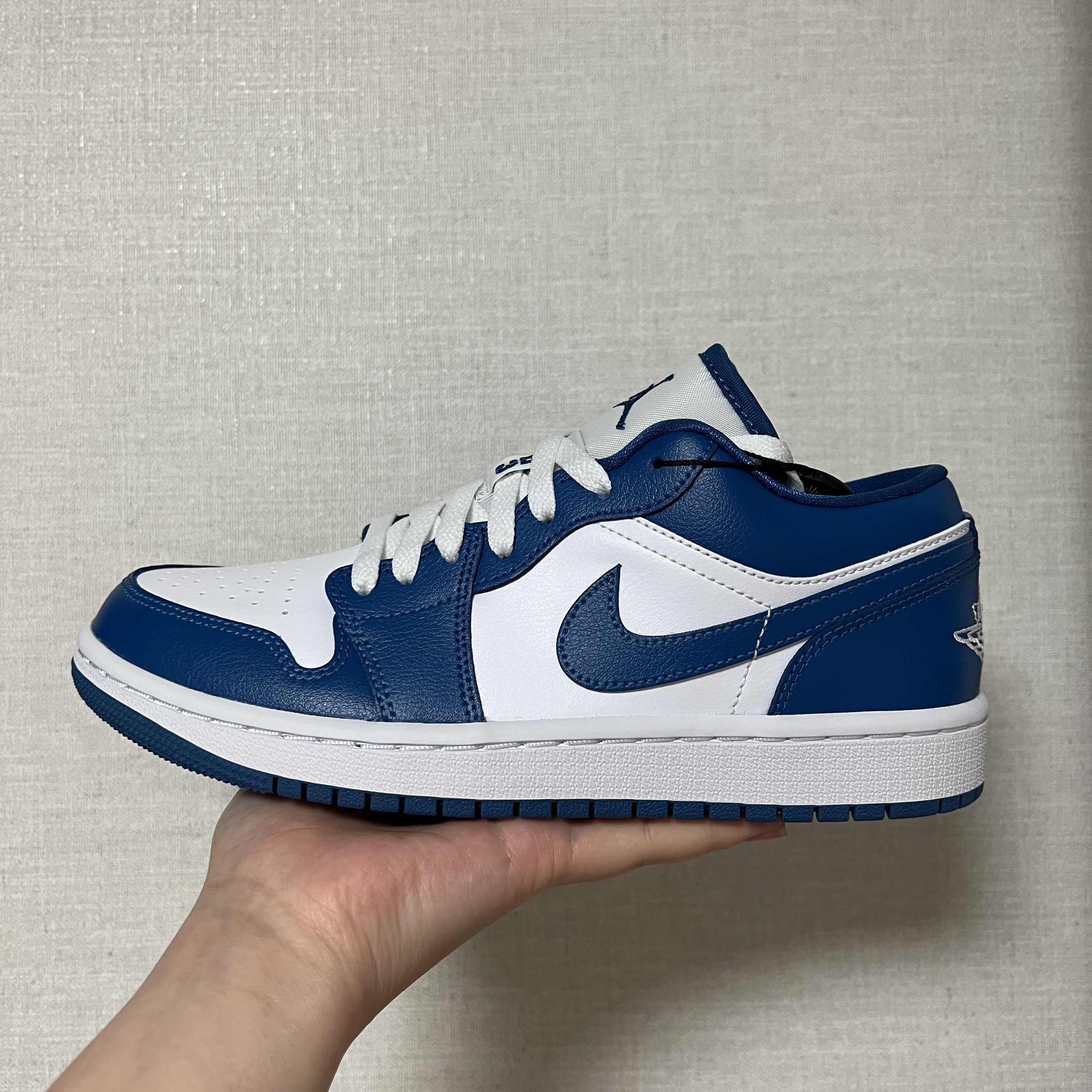 (W) Jordan 1 Low White Dark Marina Blue 착용 스타일 - 5