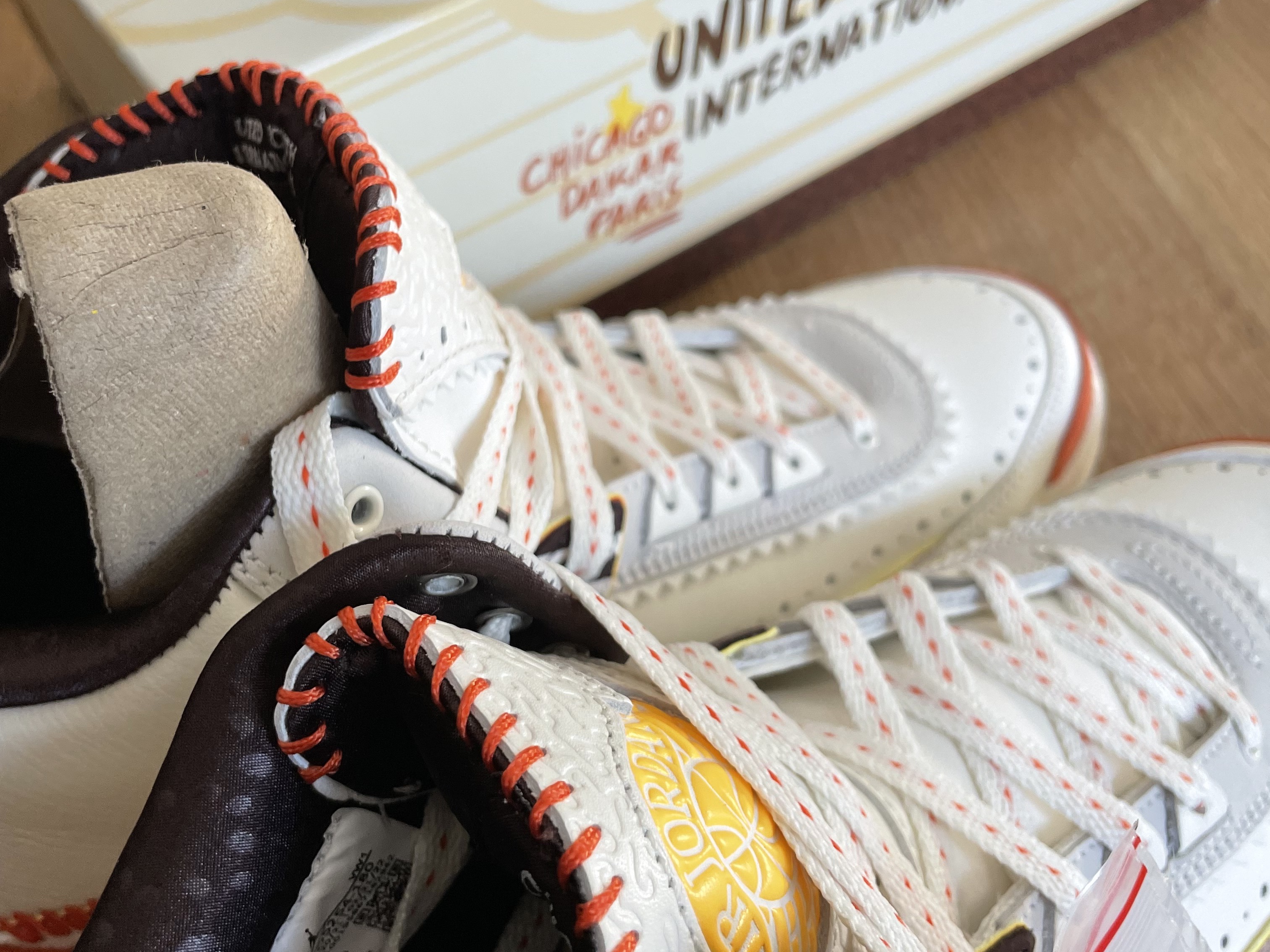 Jordan 2 x Maison Chateau Rouge Retro SP Orange and Sail 착용 스타일 - 2