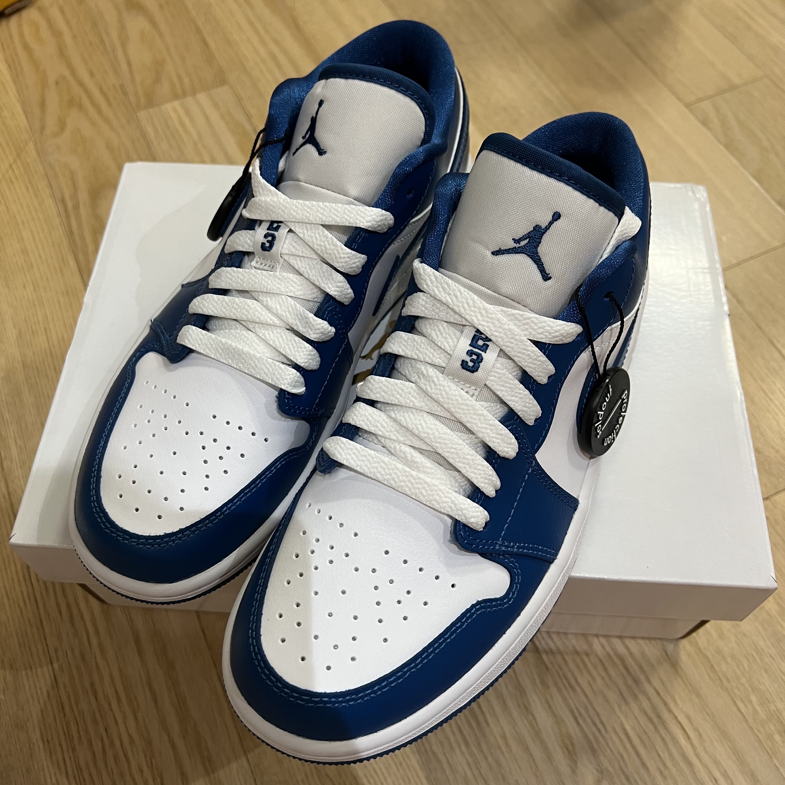 (W) Jordan 1 Low White Dark Marina Blue 착용 스타일 - 2