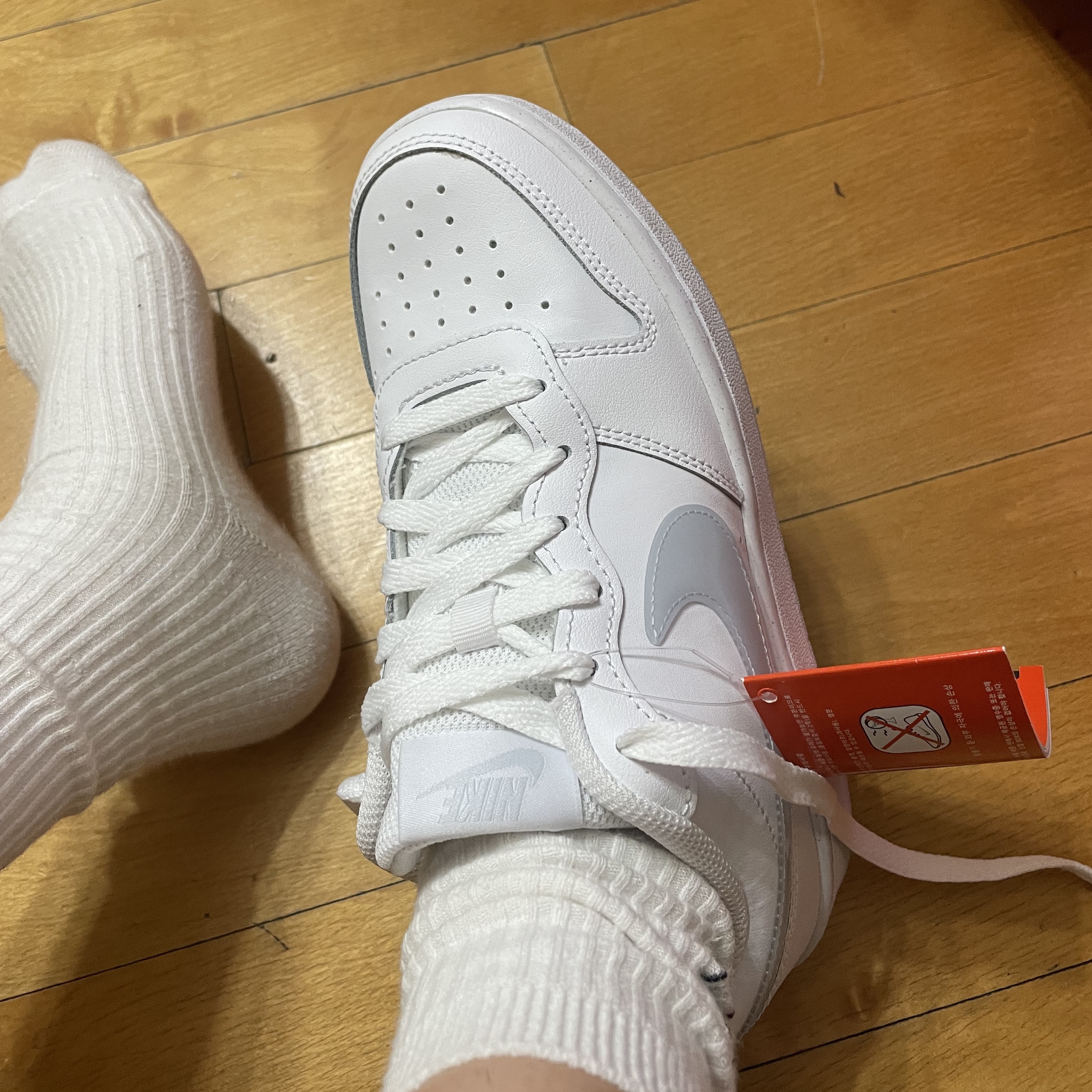(GS) Nike Court Borough 2 White Aura 착용 스타일