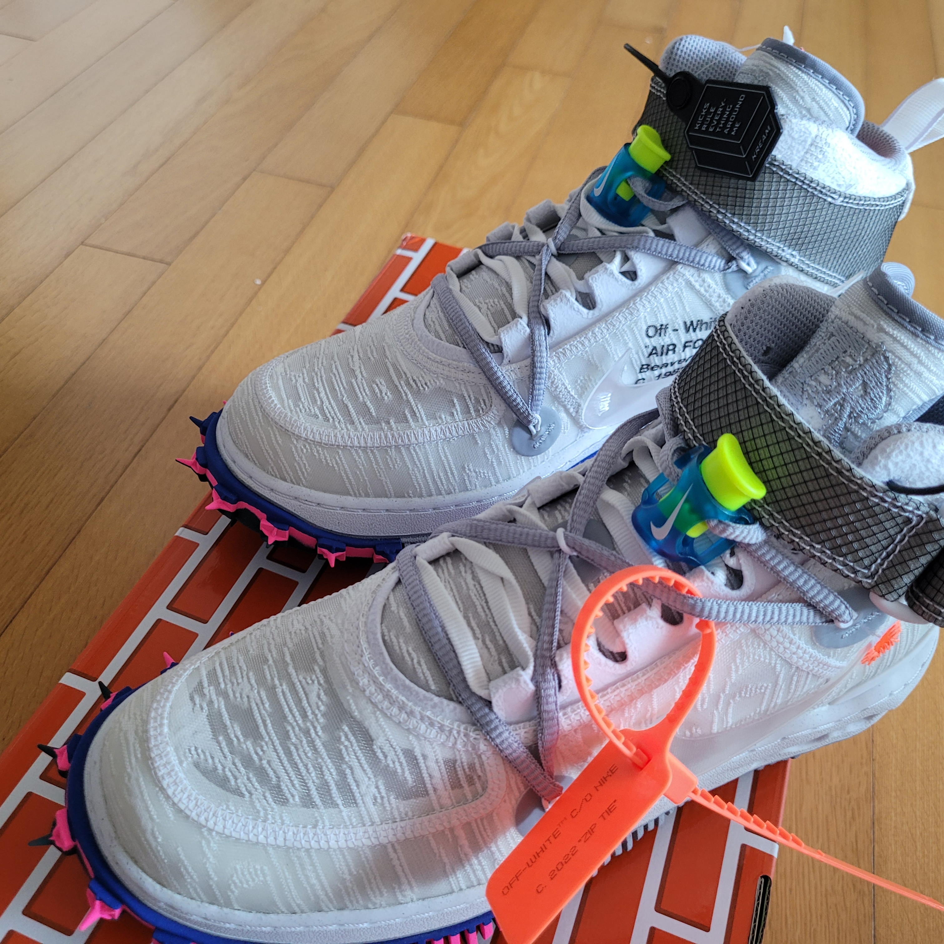 Nike x Off-White Air Force 1 Mid SP White 착용 스타일 - 2