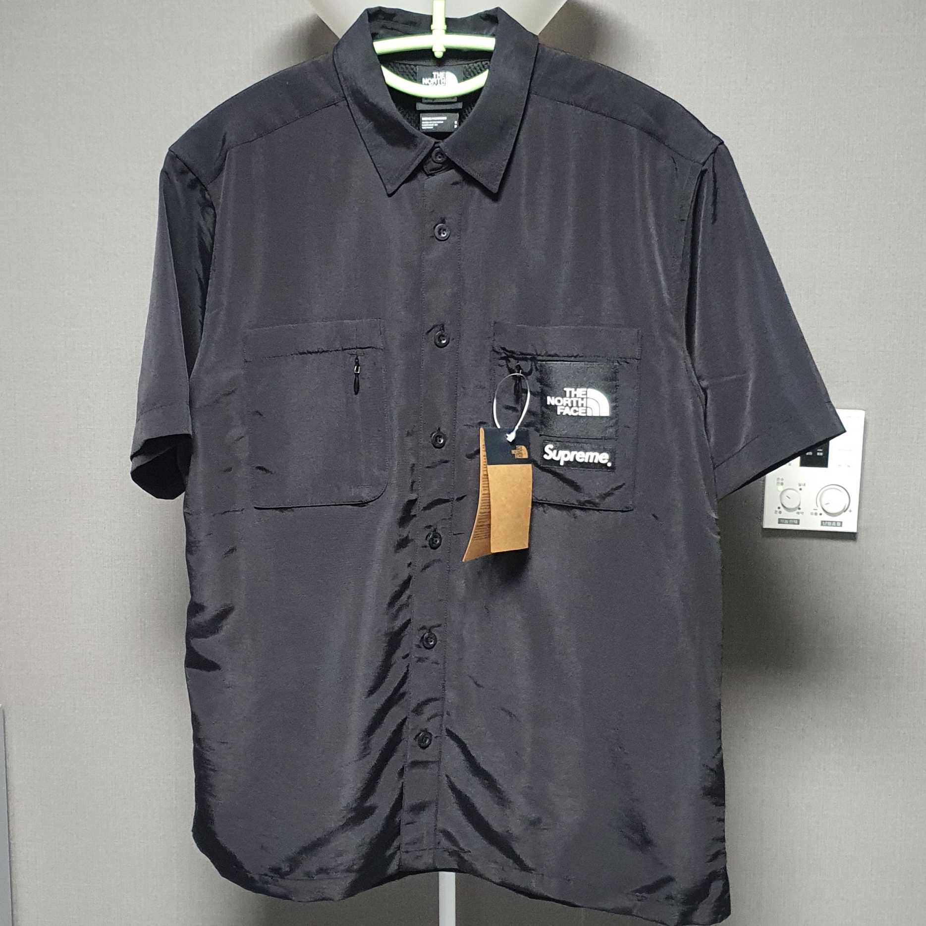 Supreme x The North Face Trekking S/S Shirt Black - 22SS 착용 스타일