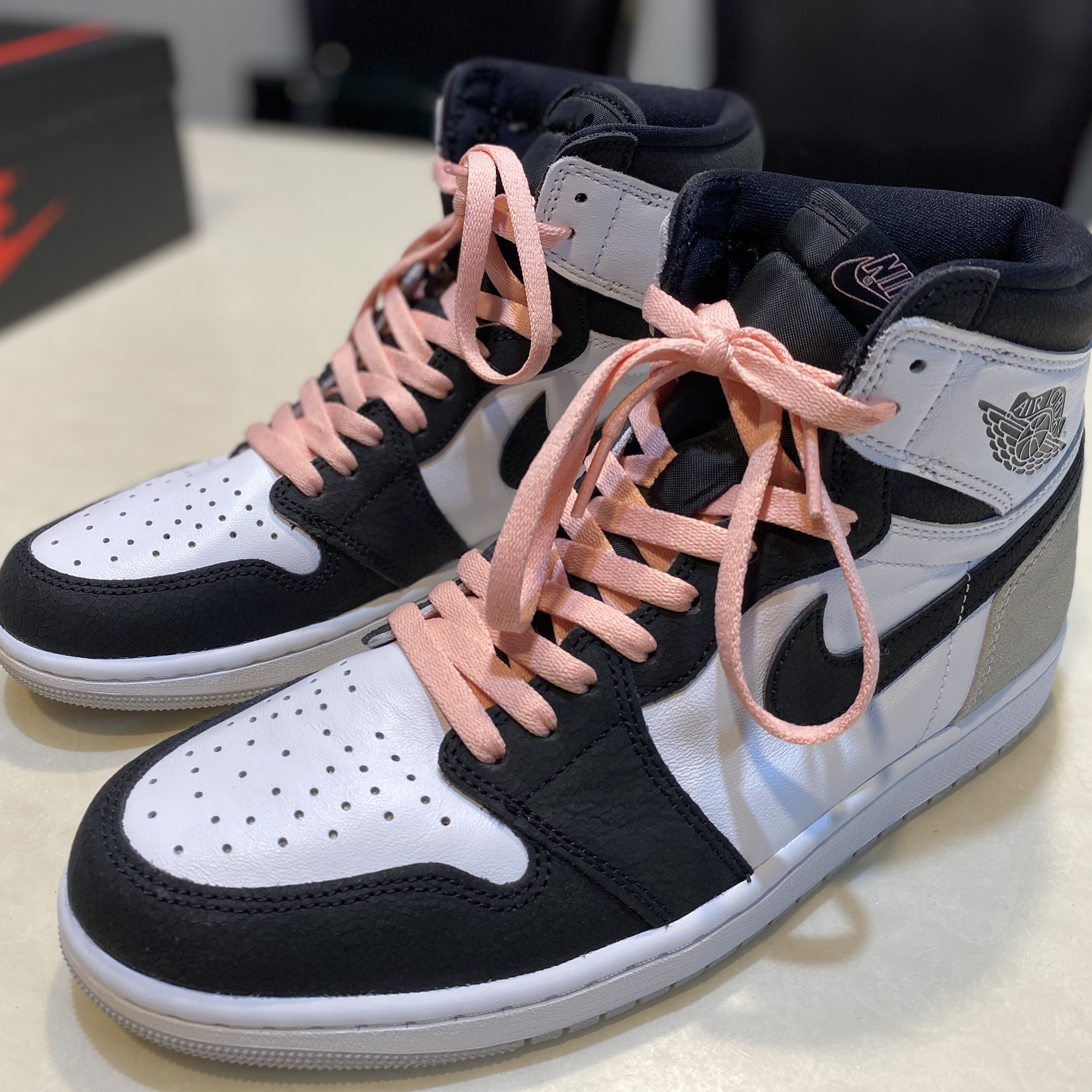 Jordan 1 Retro High OG Bleached Coral 착용 스타일 - 1
