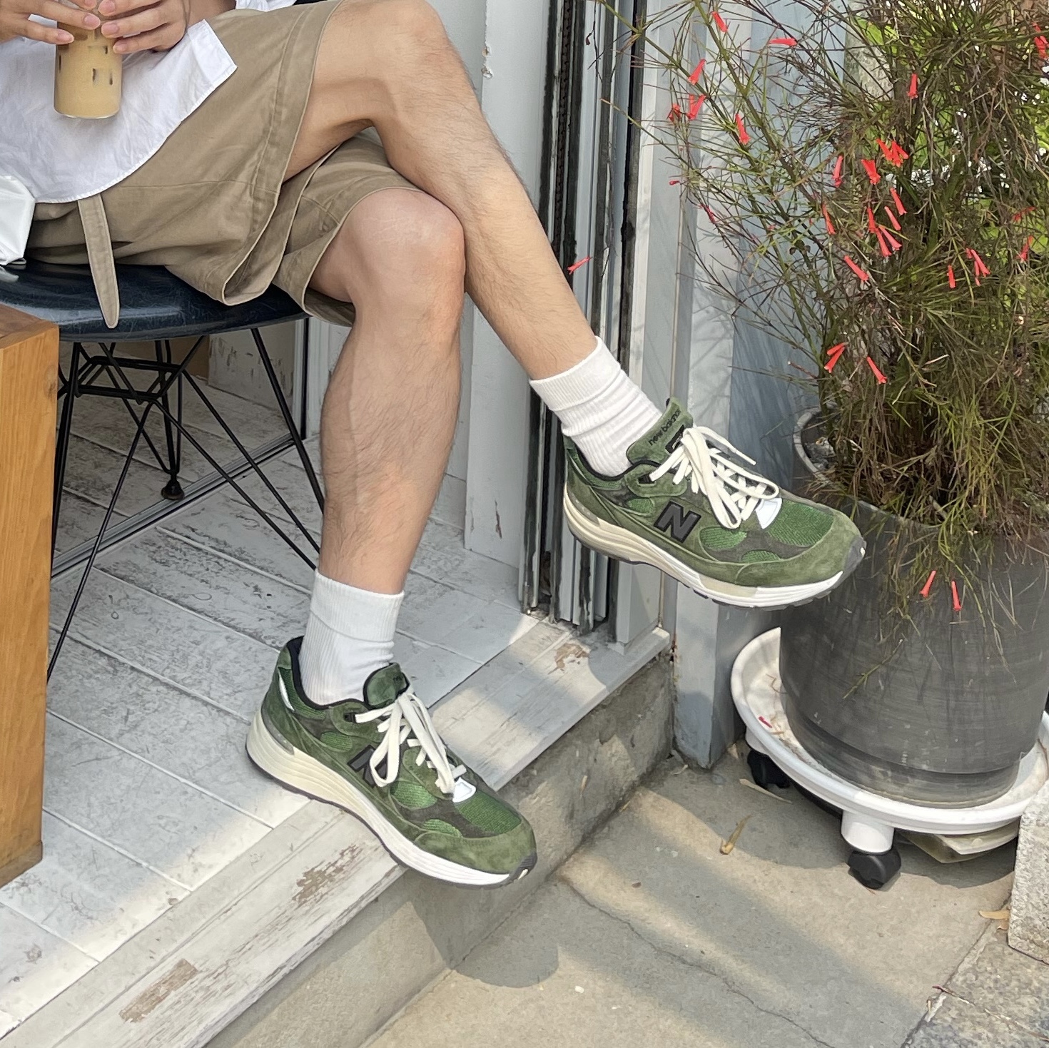 New Balance x JJJJound 992 Made in USA Mossy Green, New Balance x JJJJound 990v3 Brown Black 착용 스타일 - 2
