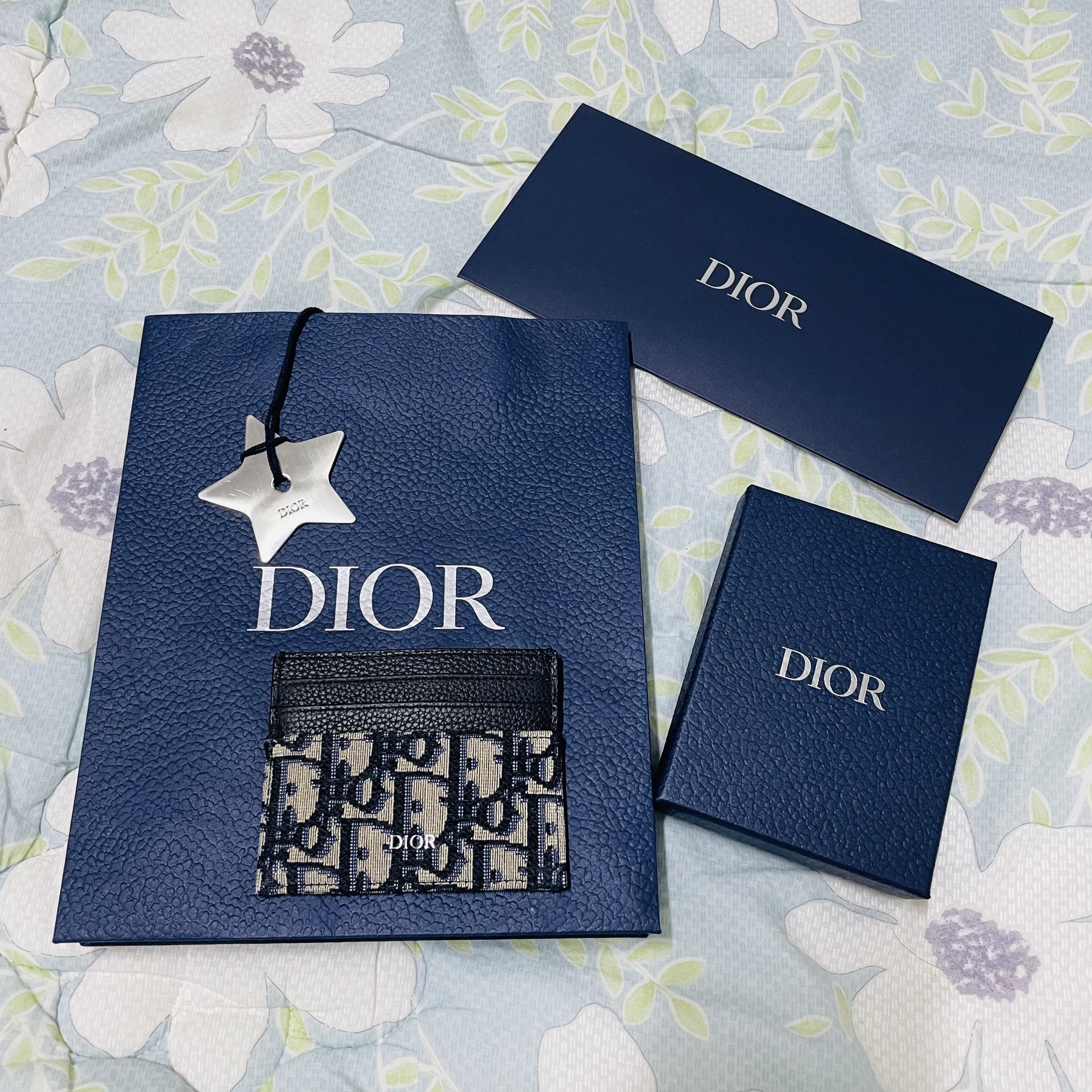 Dior Card Holder Beige & Black Dior Oblique Jacquard 착용 스타일 - 1