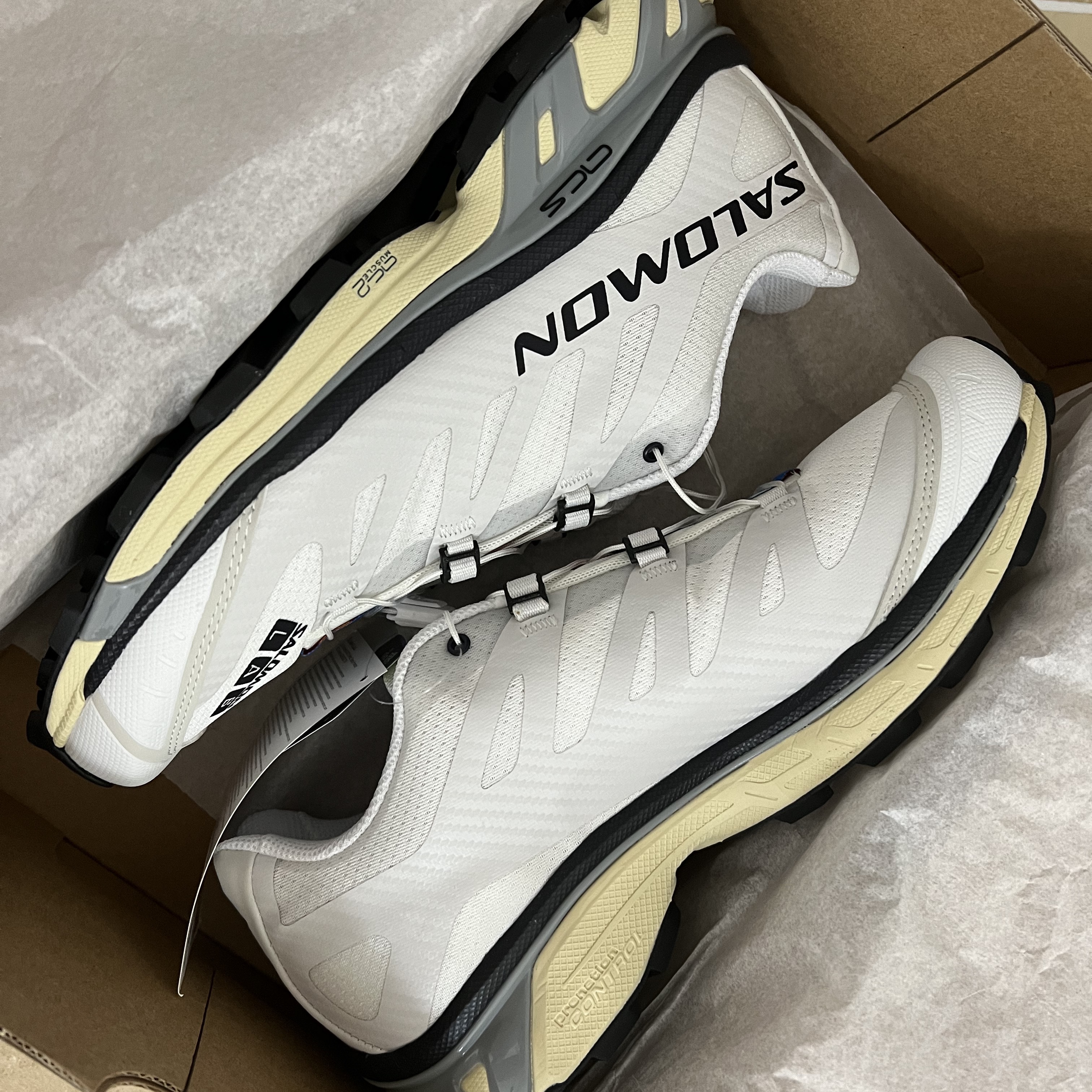 Salomon XT-4 White Lunar Rock 착용 스타일