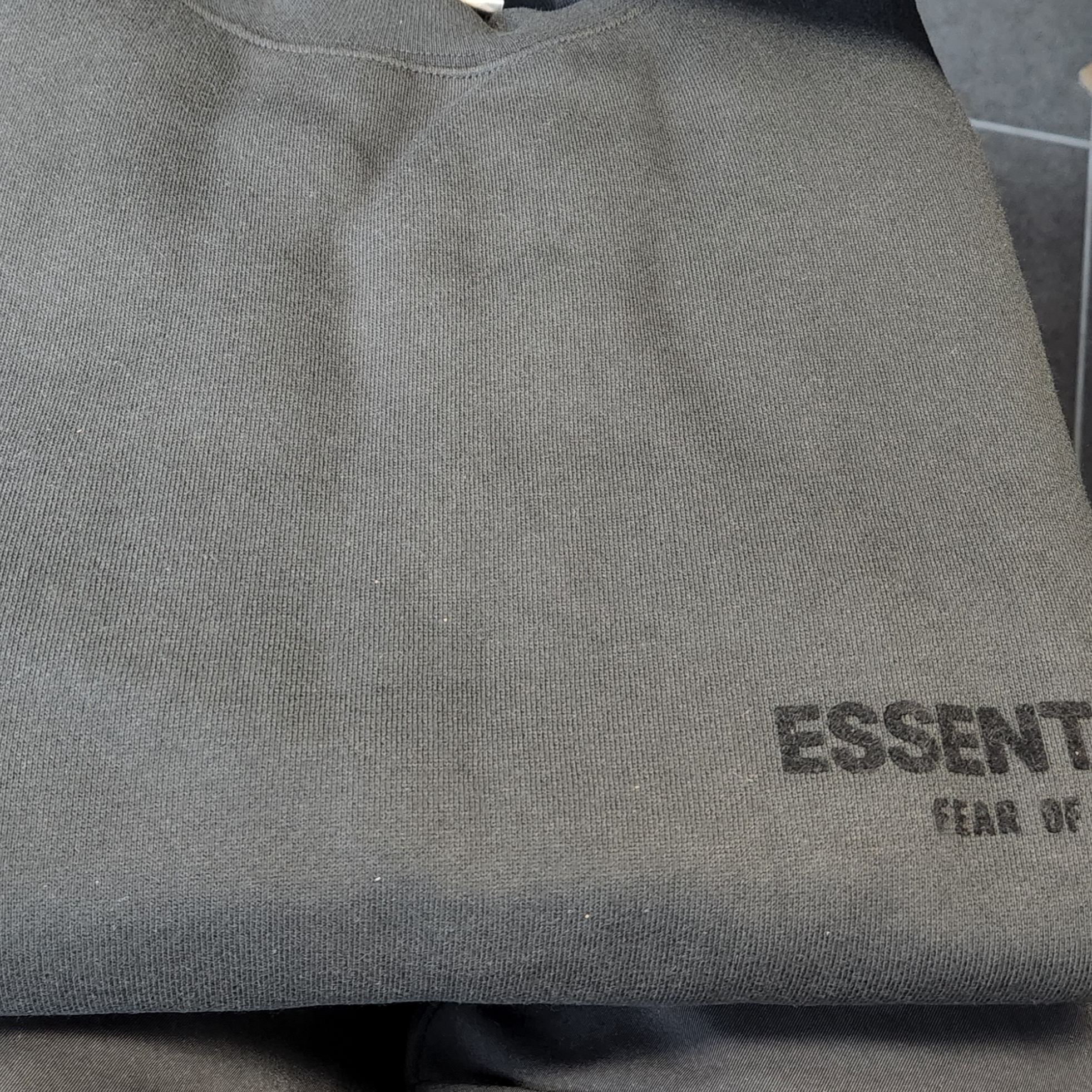 Essentials The Core Collection Crewneck Sweatshirt Stretch Limo 착용 스타일 - 1