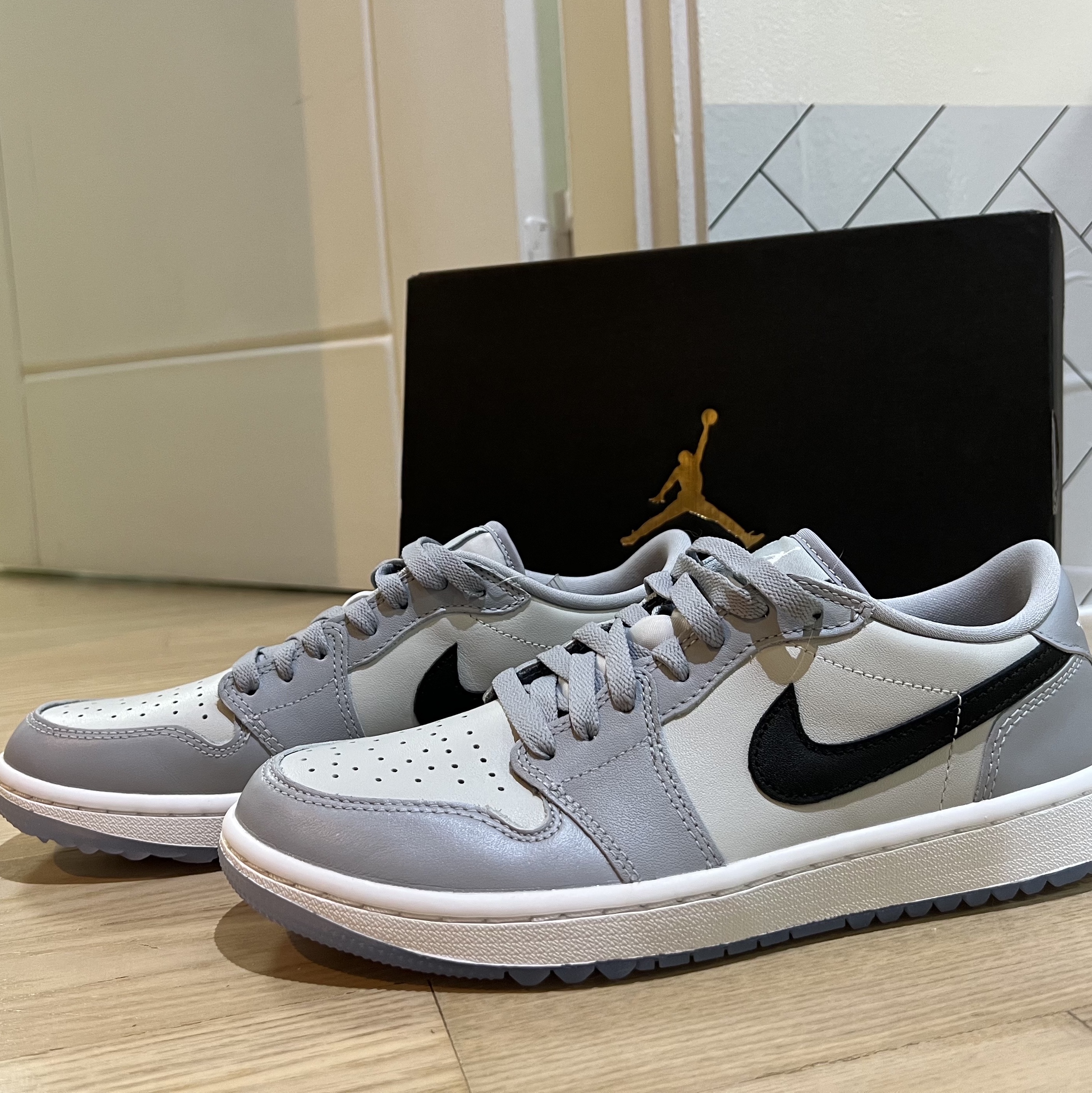 Jordan 1 Low Golf Wolf Grey 착용 스타일 - 4