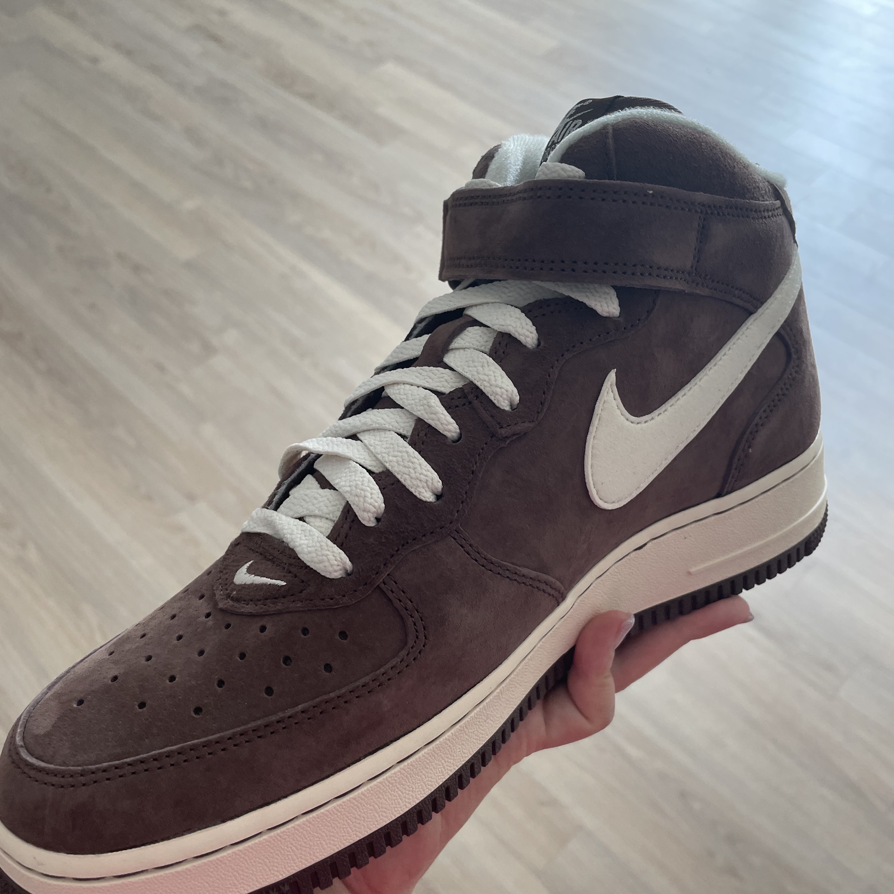 Nike Air Force 1 Mid '07 QS Chocolate 착용 스타일 - 5