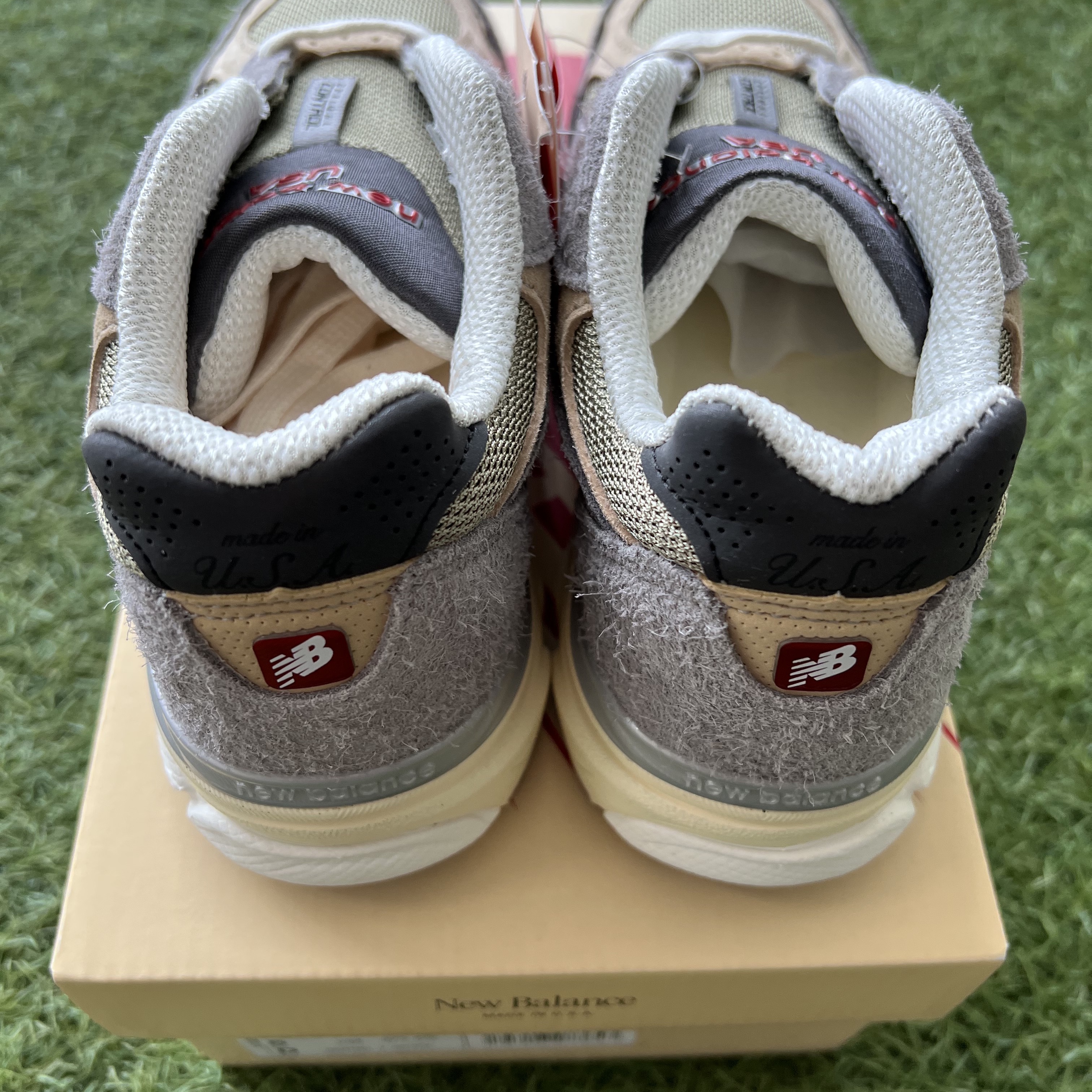 New Balance 990v3 Made in USA Marblehead Incense 착용 스타일 - 2