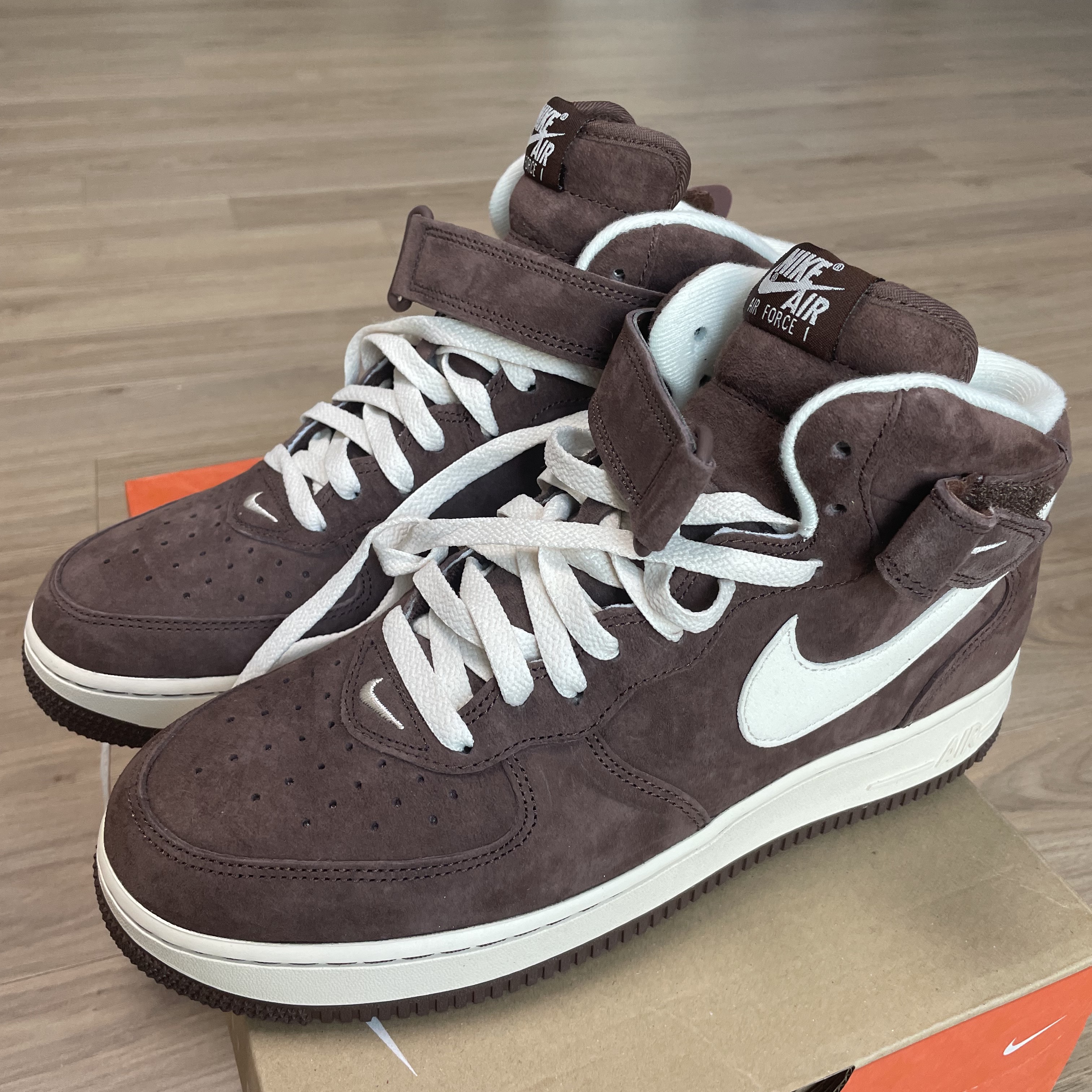 Nike Air Force 1 Mid '07 QS Chocolate 착용 스타일 - 3