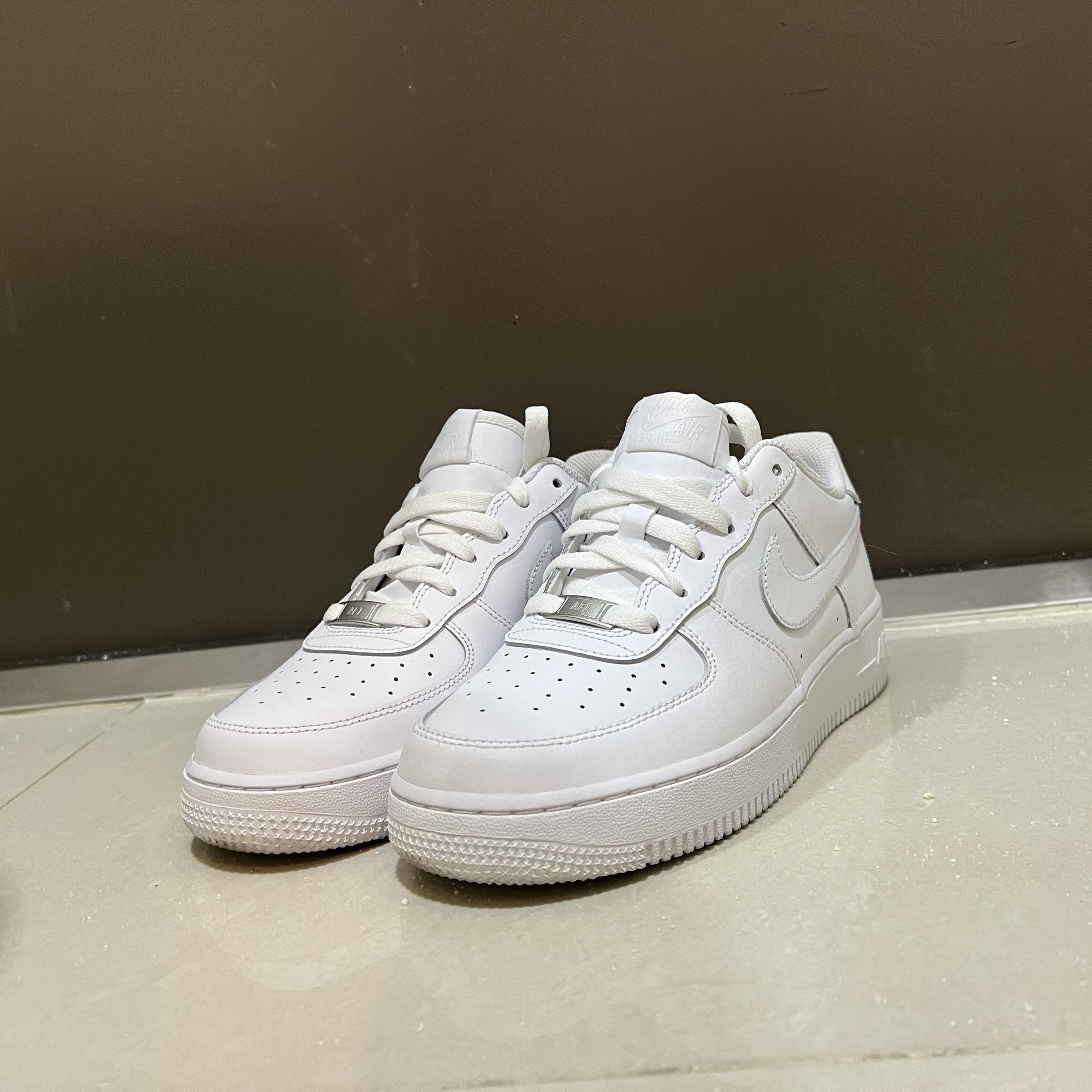 (GS) Nike Air Force 1 LE White 착용 스타일 - 3