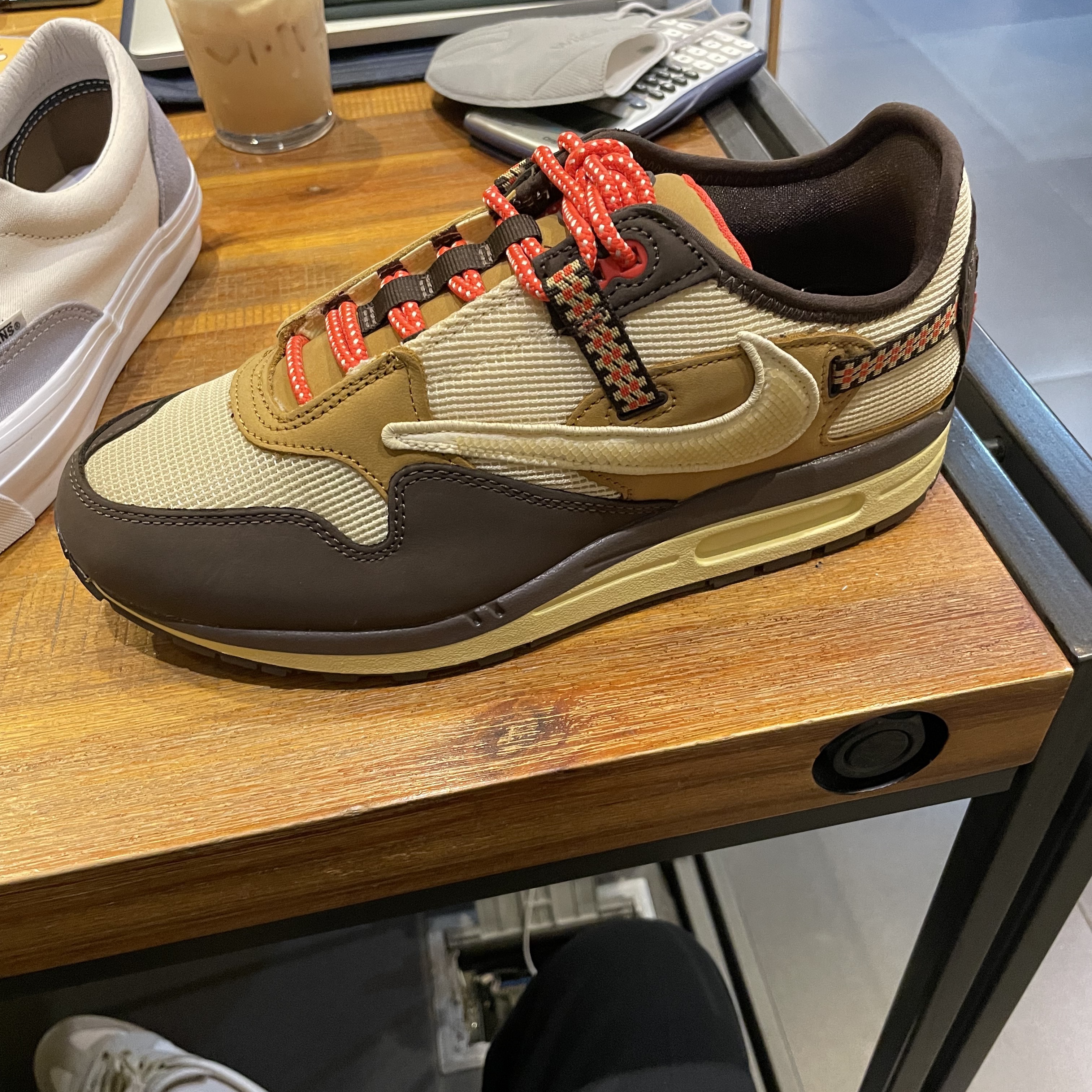 Nike x Tom Sachs General Purpose Shoe Light Cream, Nike x Travis Scott Air Max 1 Cact.us Brown 착용 스타일 - 4