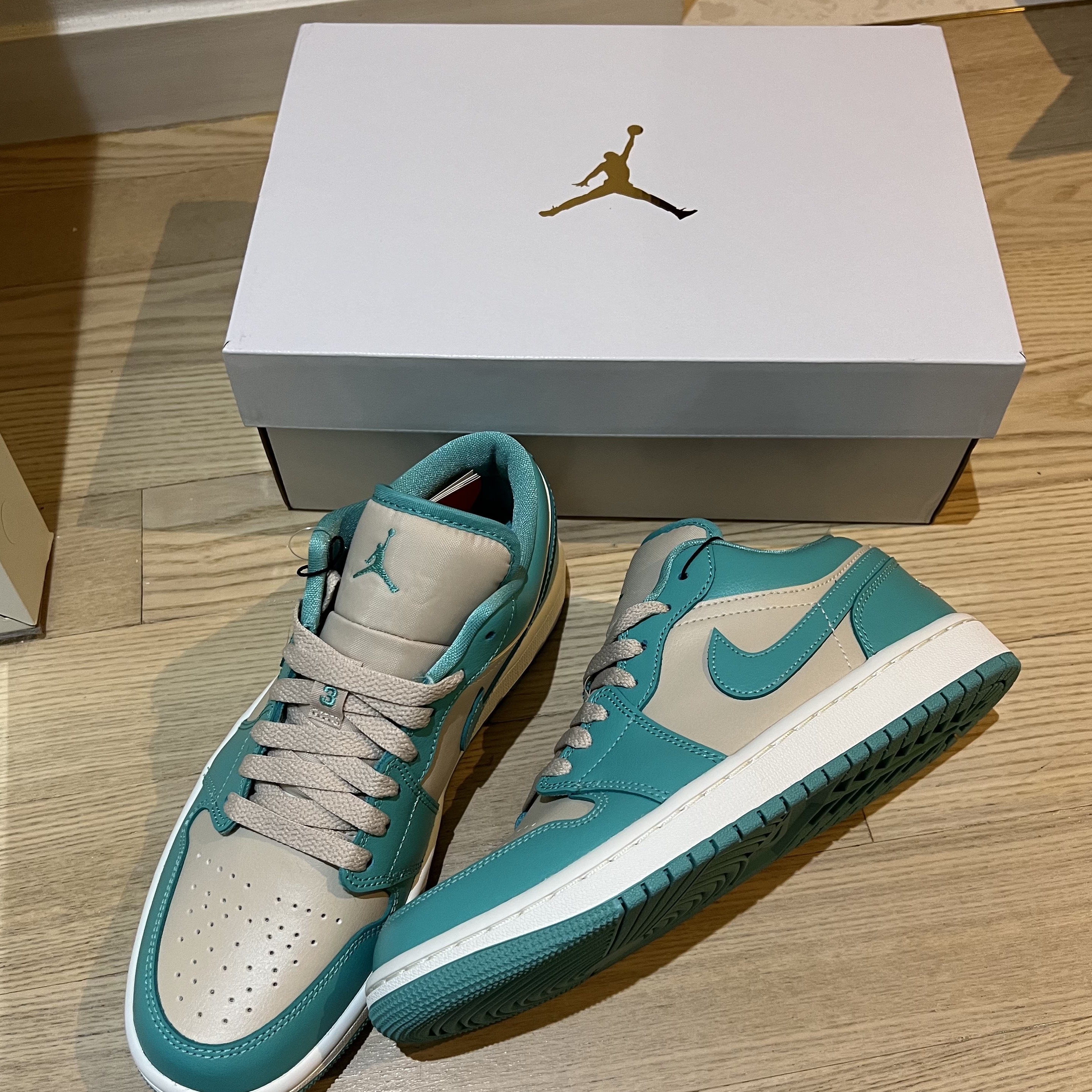 (W) Jordan 1 Low Sanddrift Washed Teal 착용 스타일 - 3