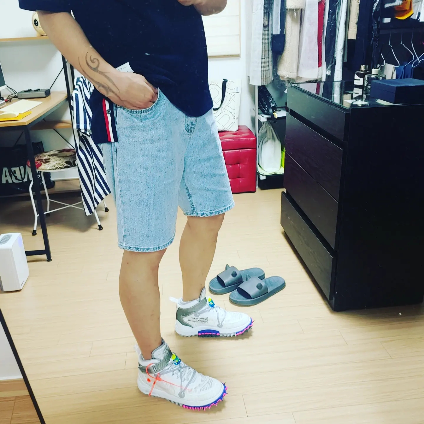Nike x Off-White Air Force 1 Mid SP White 착용 스타일 - 3