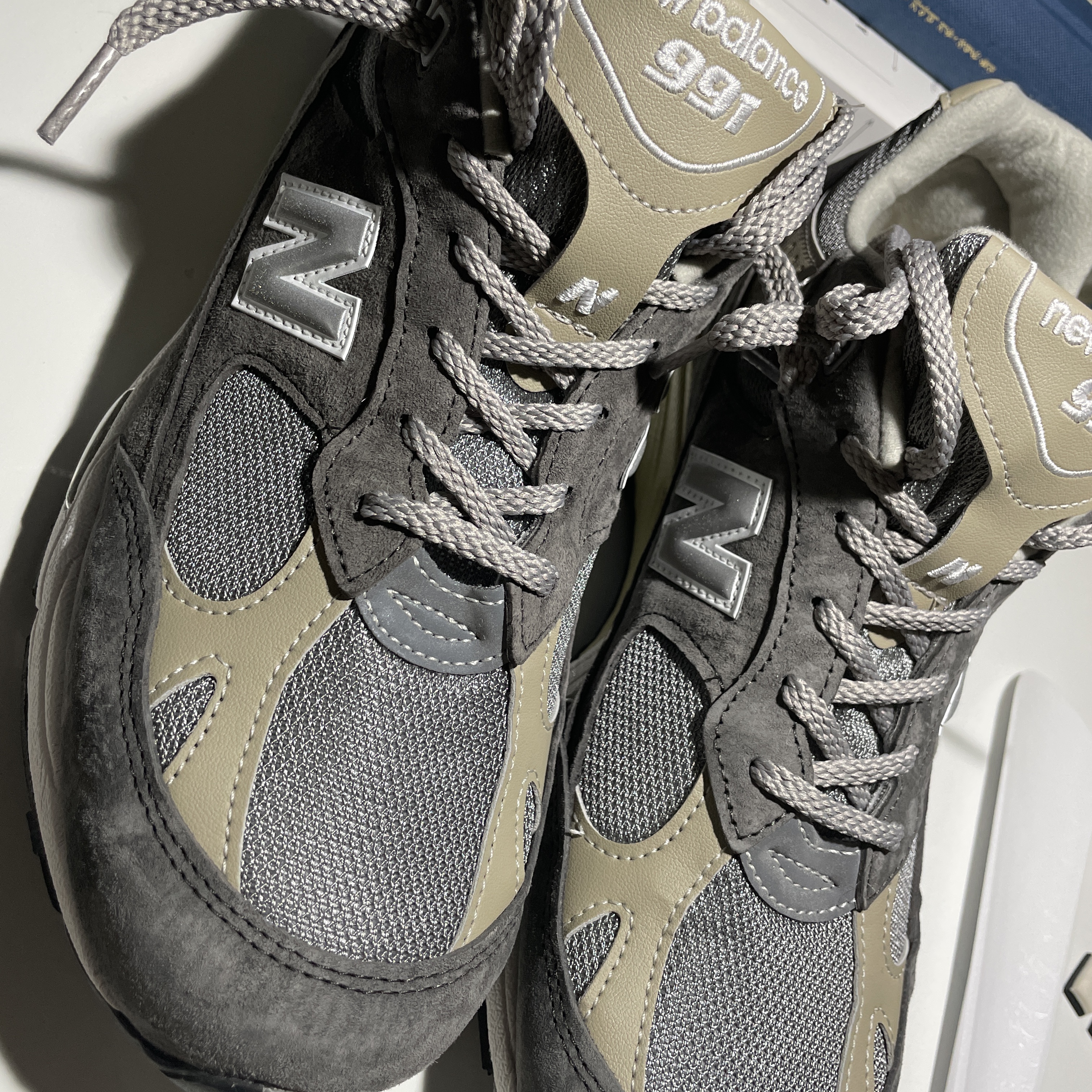 New Balance 991 Made in UK 40th Anniversary Grey 착용 스타일 - 1