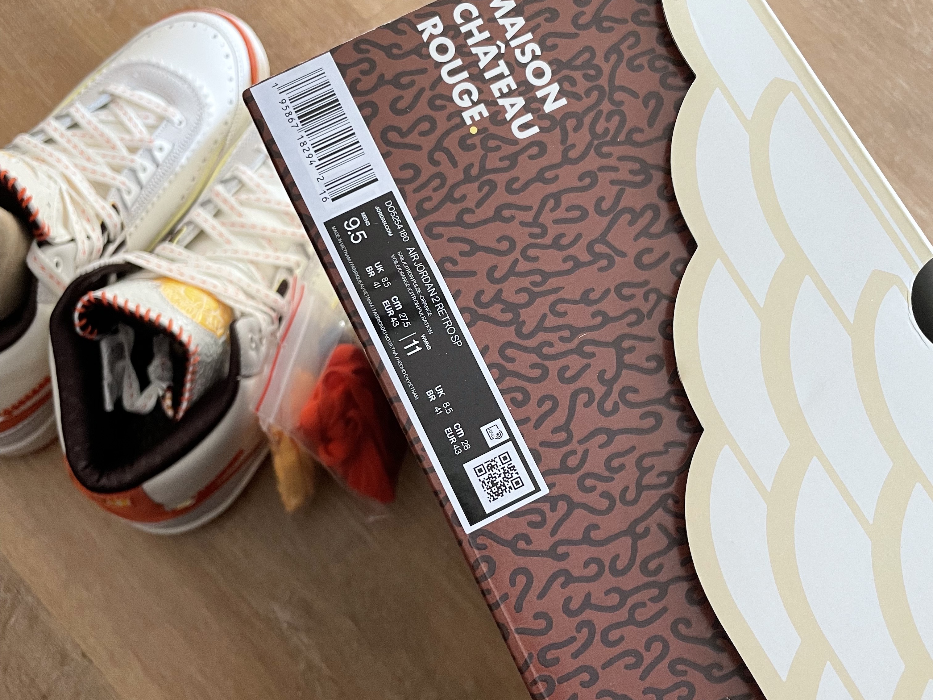 Jordan 2 x Maison Chateau Rouge Retro SP Orange and Sail 착용 스타일 - 3