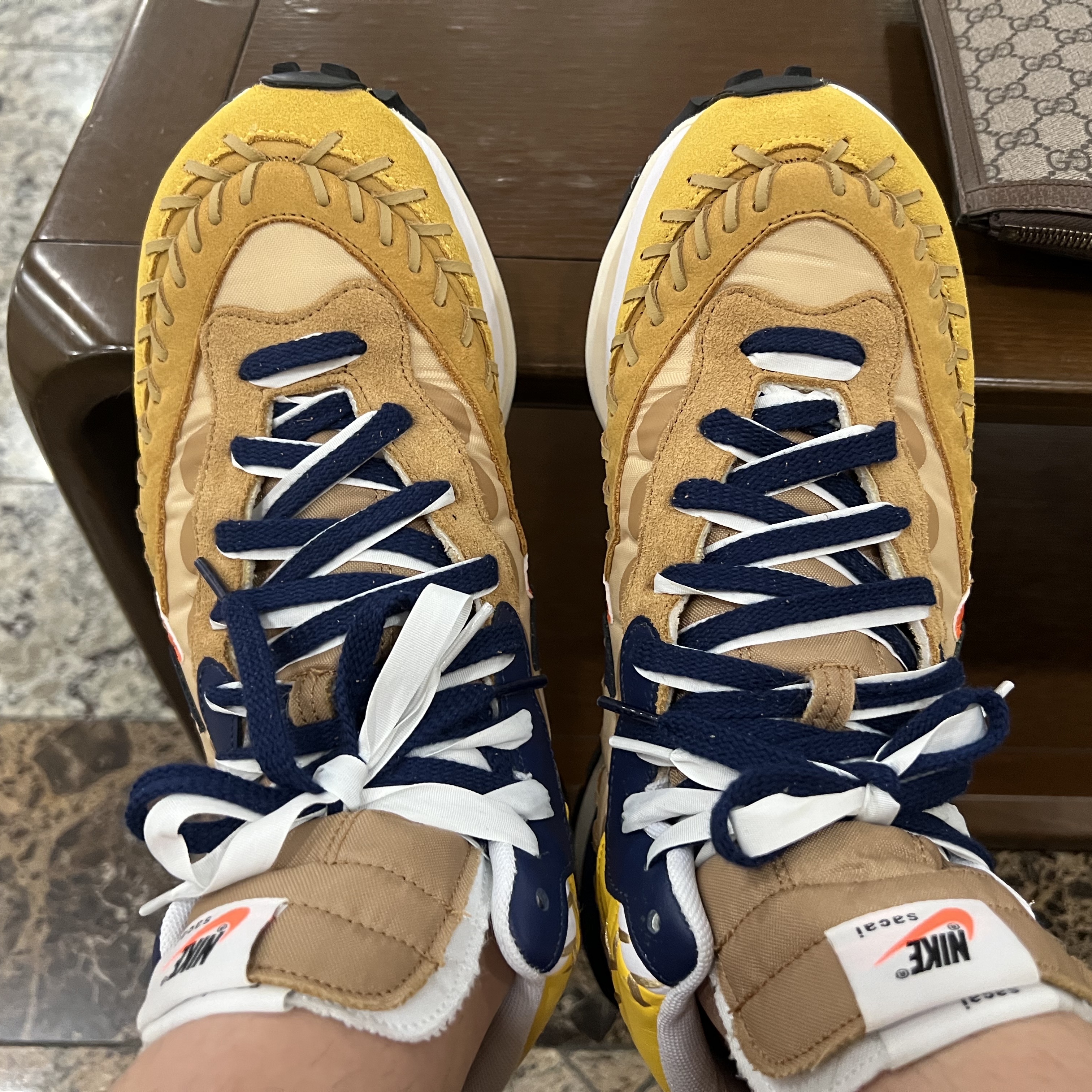 Nike x Sacai x Jean Paul Gaultier VaporWaffle Sesame Blue Void 착용 스타일 - 2