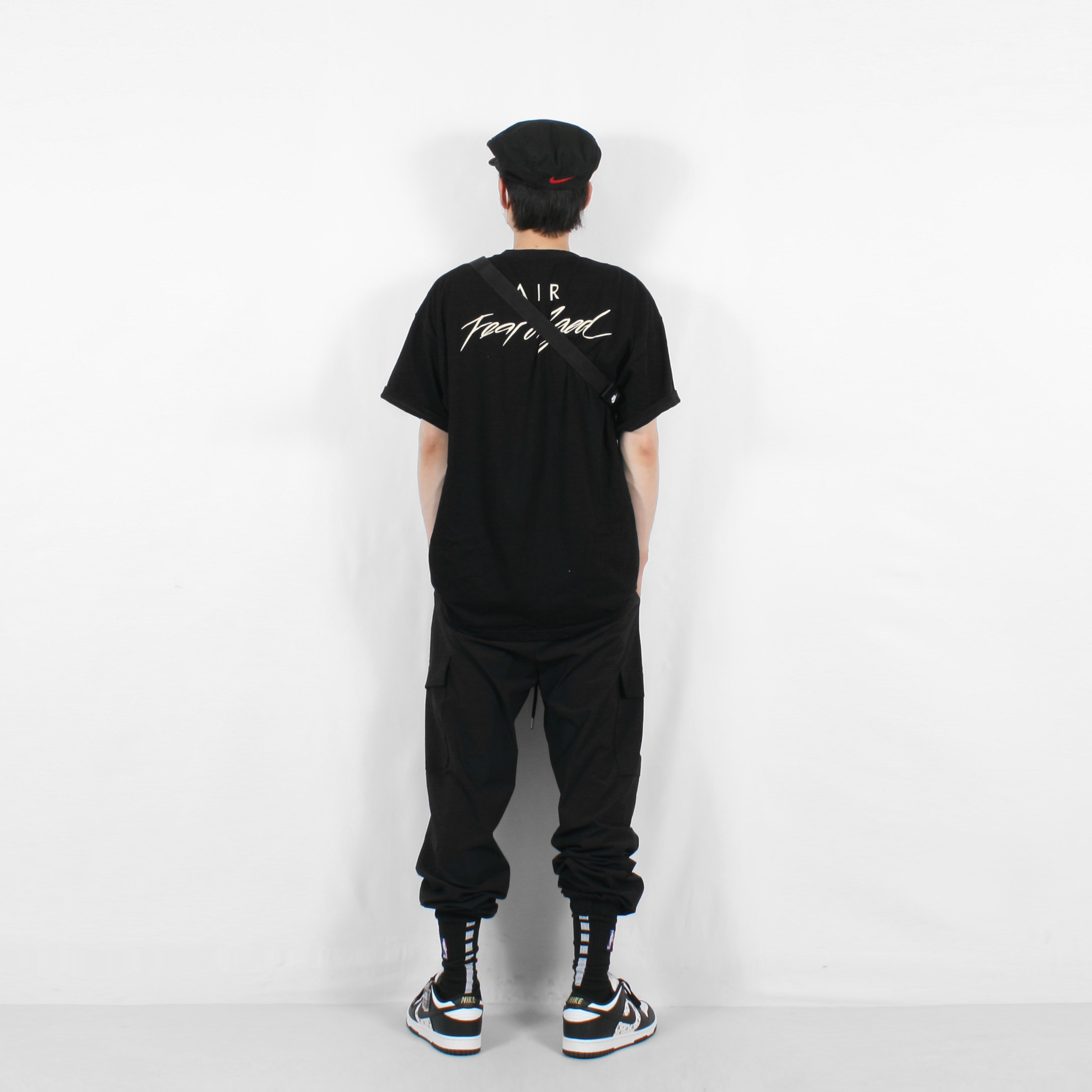 Nike x Fear of God Warm Up T-Shirt Dark Grey Heather, Nike x Supreme SB Dunk Low Black 착용 스타일 - 3