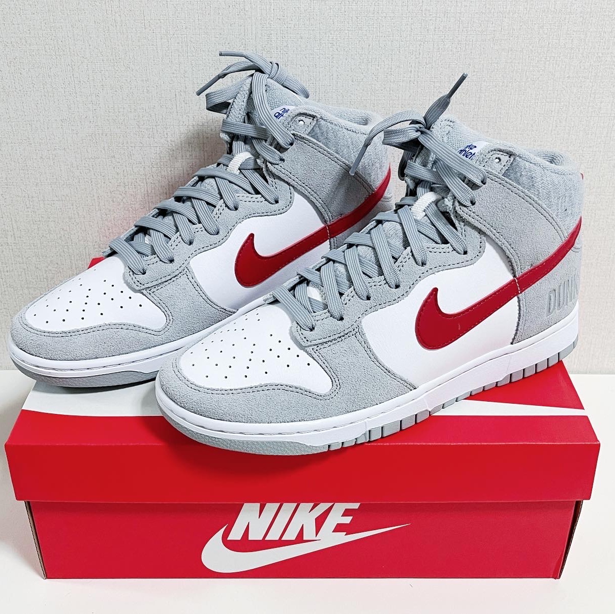 Nike Dunk High Retro SE Athletic Club Light Smoke Grey Gym Red 착용 스타일 - 2