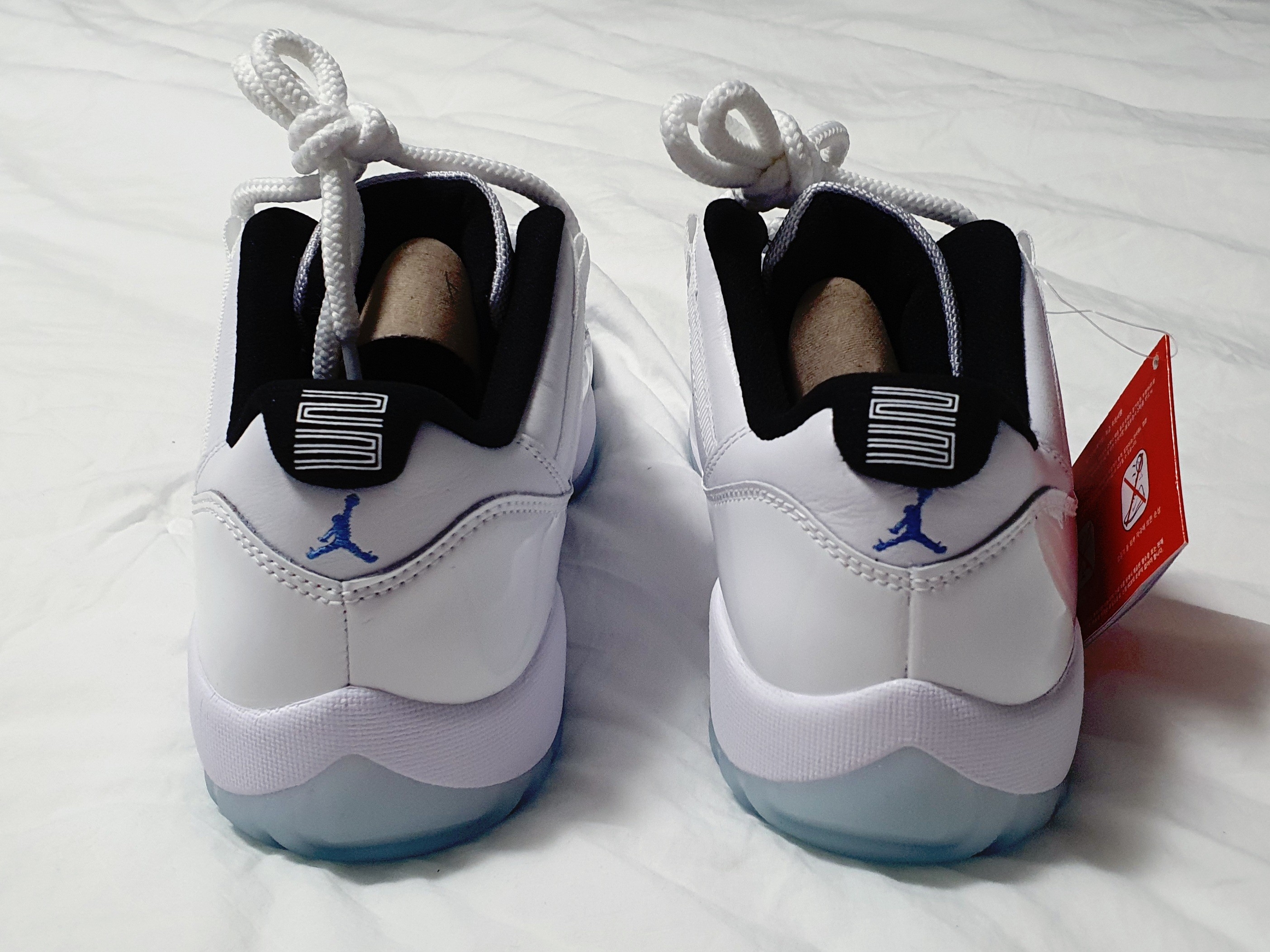 Jordan 11 Retro Low Legend Blue 착용 스타일 - 3