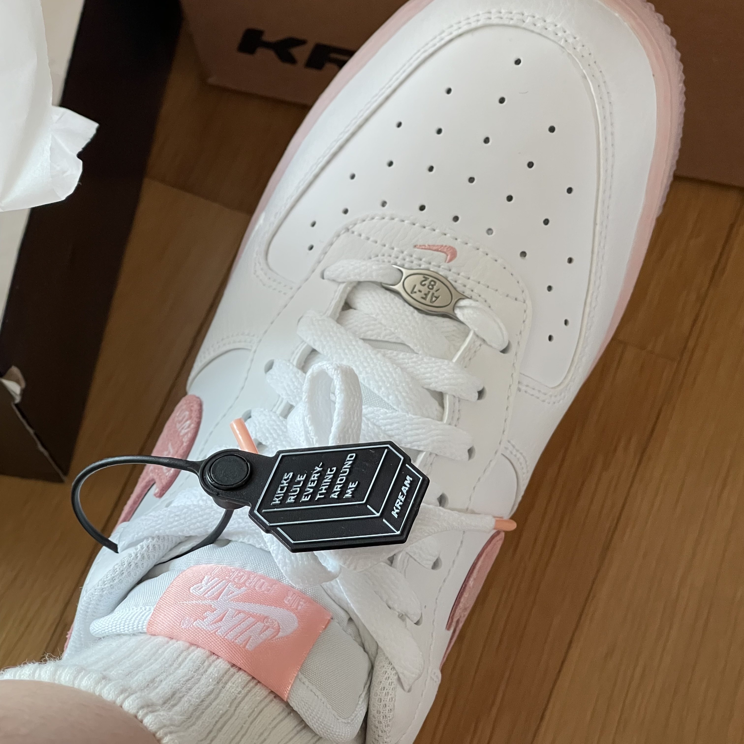 (W) Nike Air Force 1 '07 LV8 Copy and Paste 착용 스타일